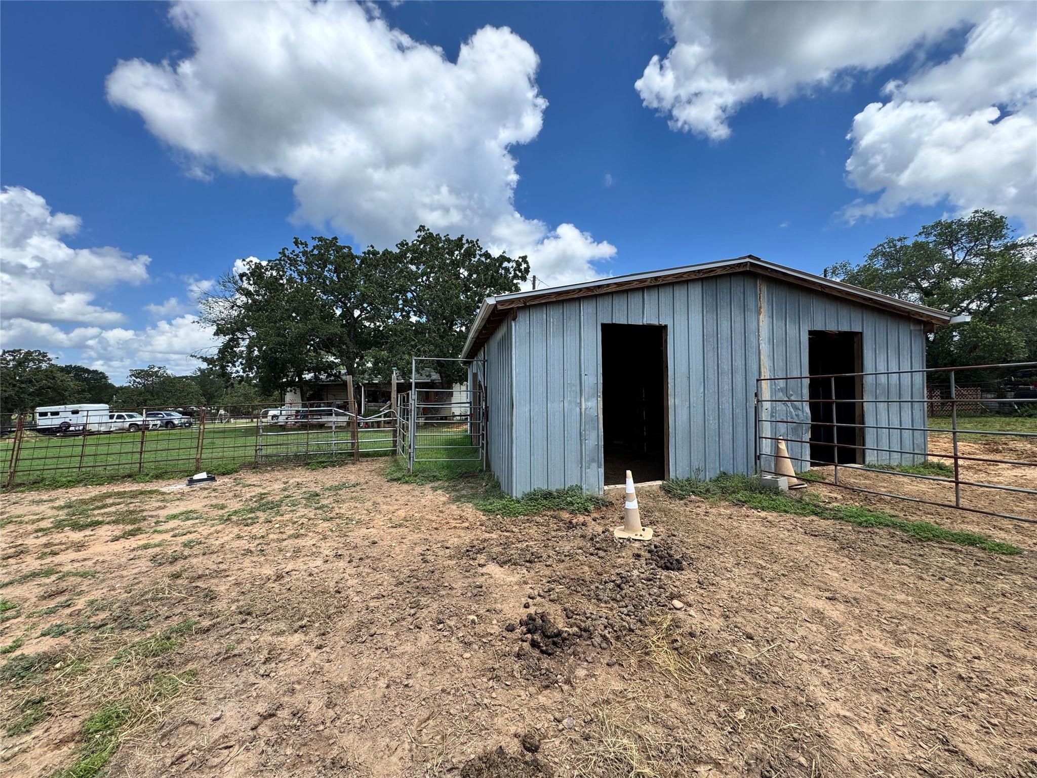 564 Riddle Rd, Cedar Creek, TX 78612