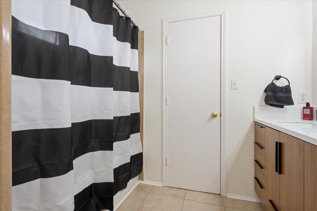 1049 Leeds Castle Walk, Georgetown, TX 78626