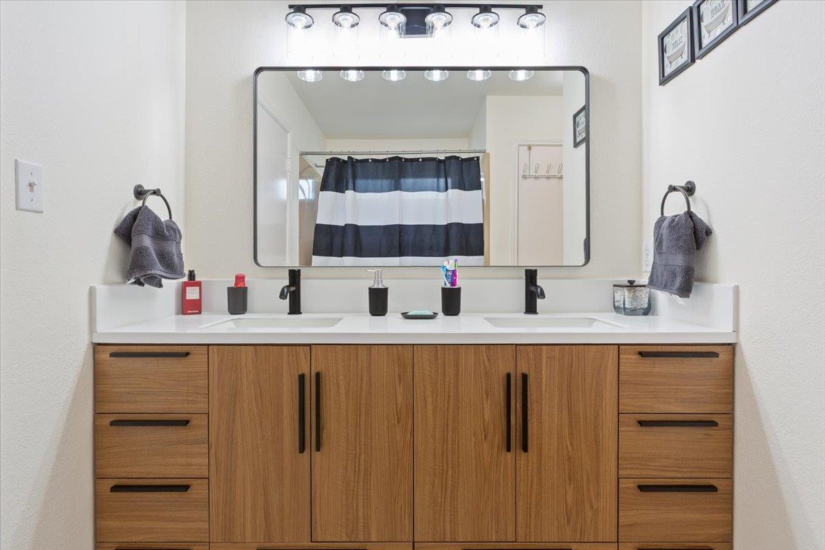 1049 Leeds Castle Walk, Georgetown, TX 78626