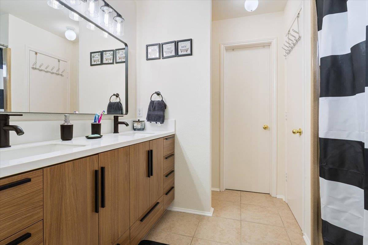1049 Leeds Castle Walk, Georgetown, TX 78626