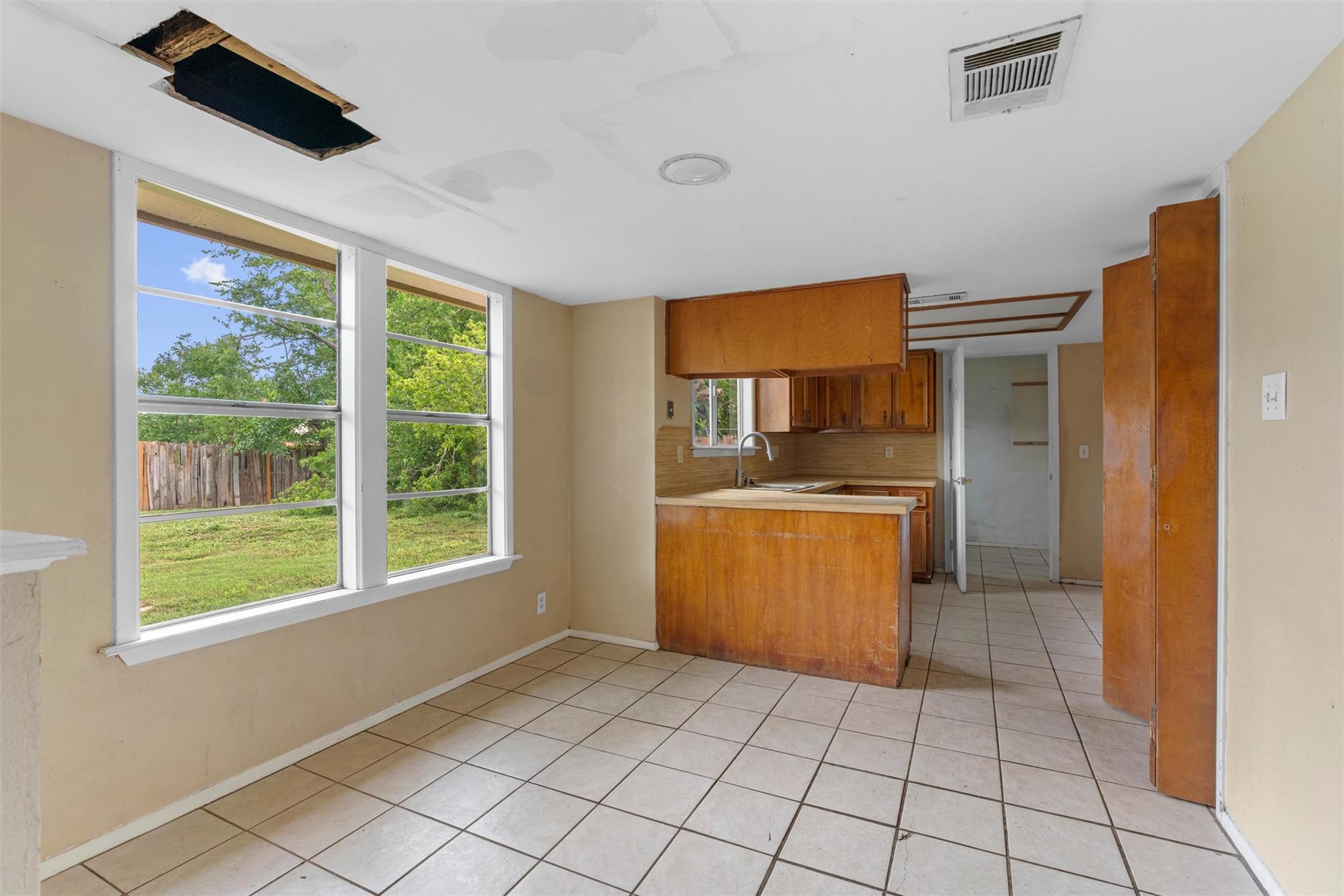 12901 Lamplight Village Ave, Austin, TX 78727