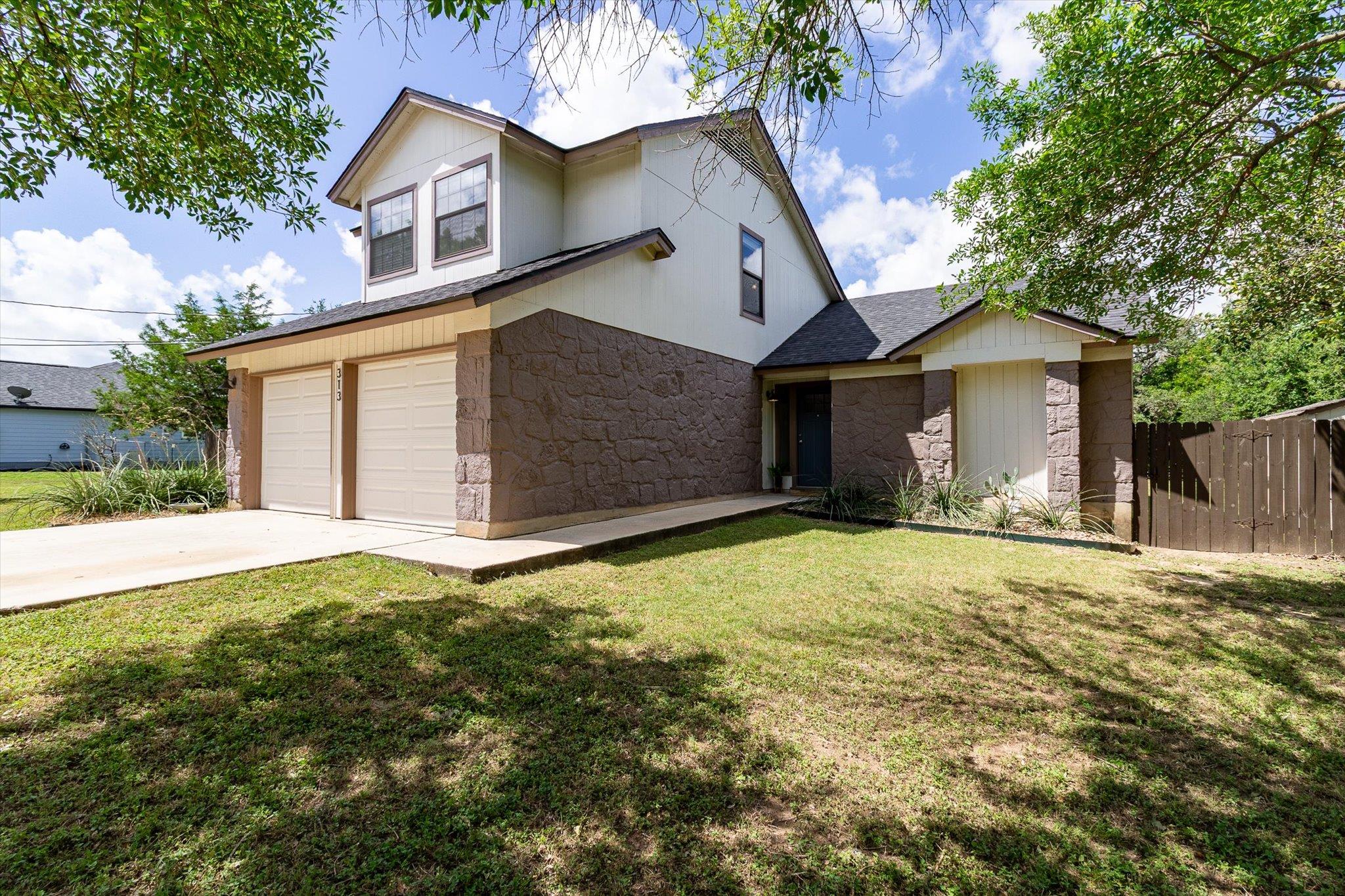 313 Hunter Ridge Rd, San Marcos, TX 78666