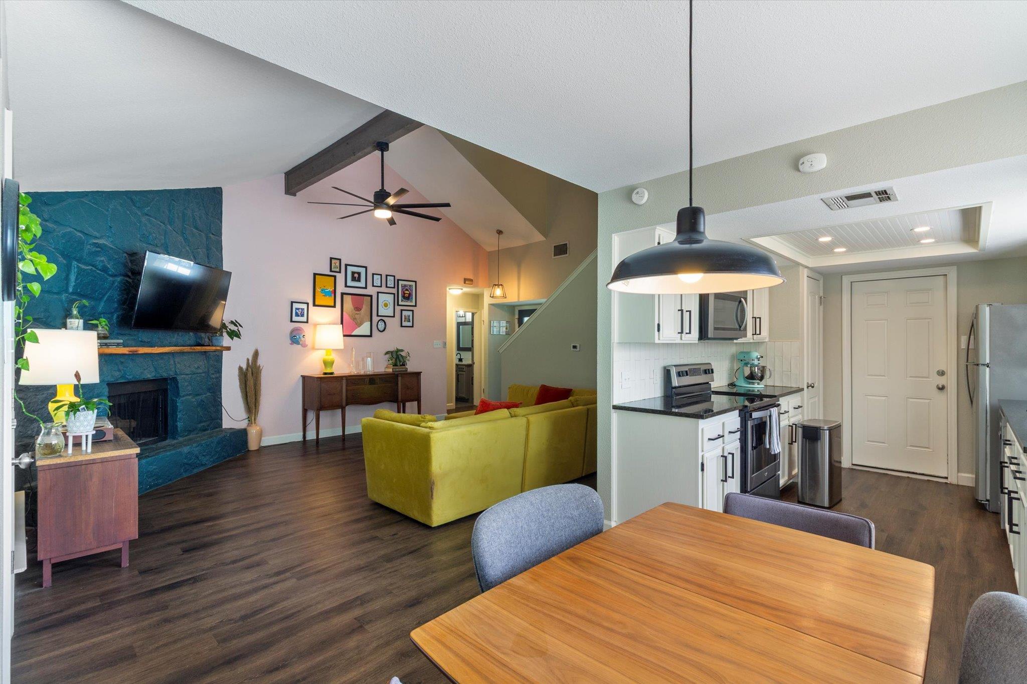 313 Hunter Ridge Rd, San Marcos, TX 78666