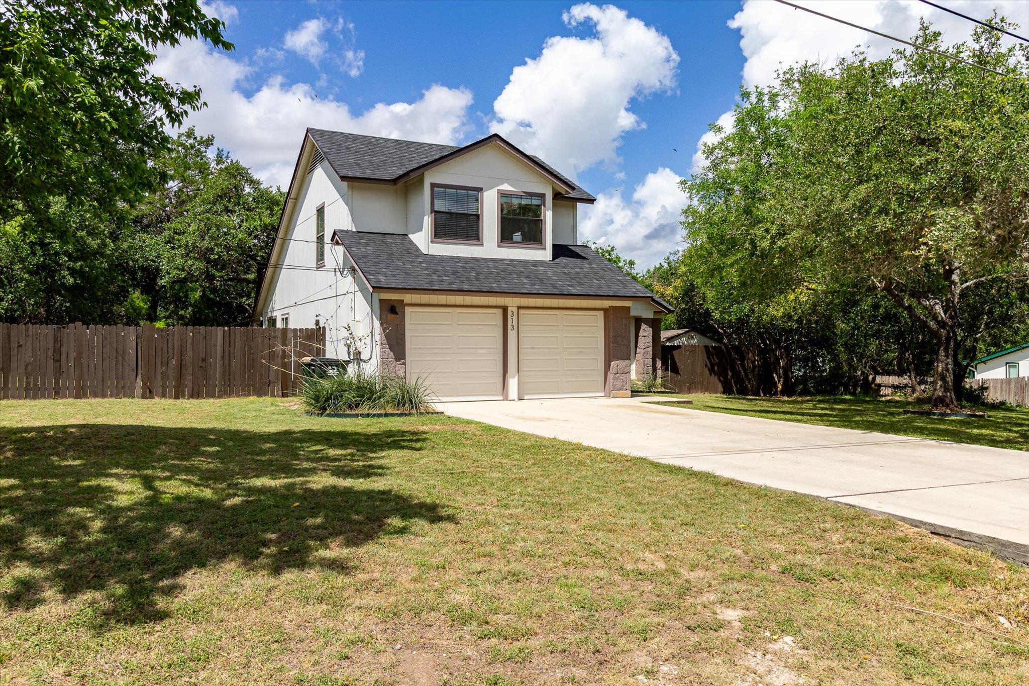313 Hunter Ridge Rd, San Marcos, TX 78666