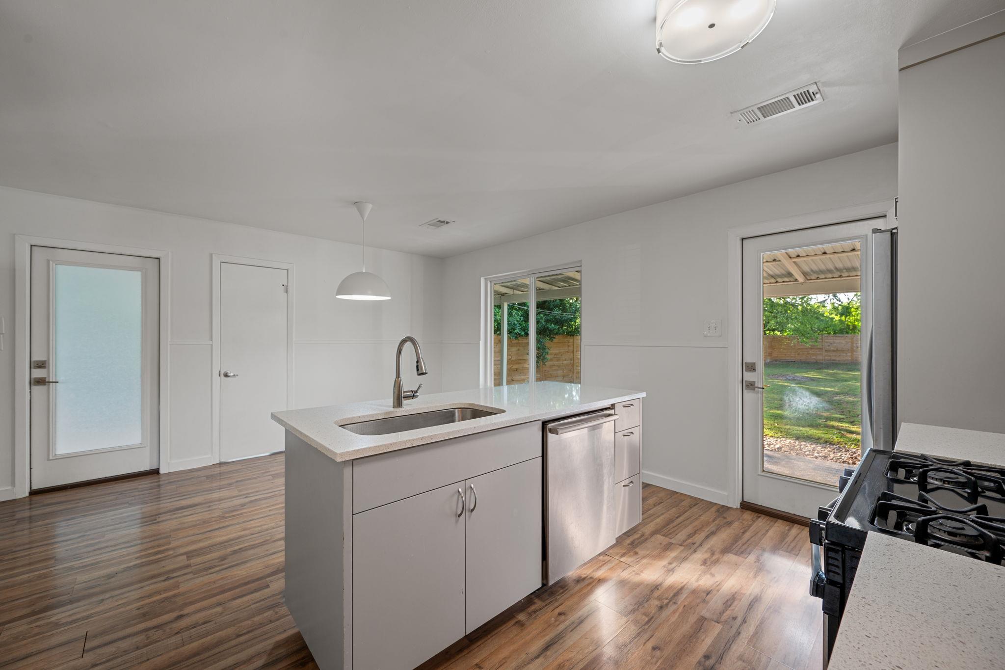 3203 Dolphin Dr, Austin, TX 78704