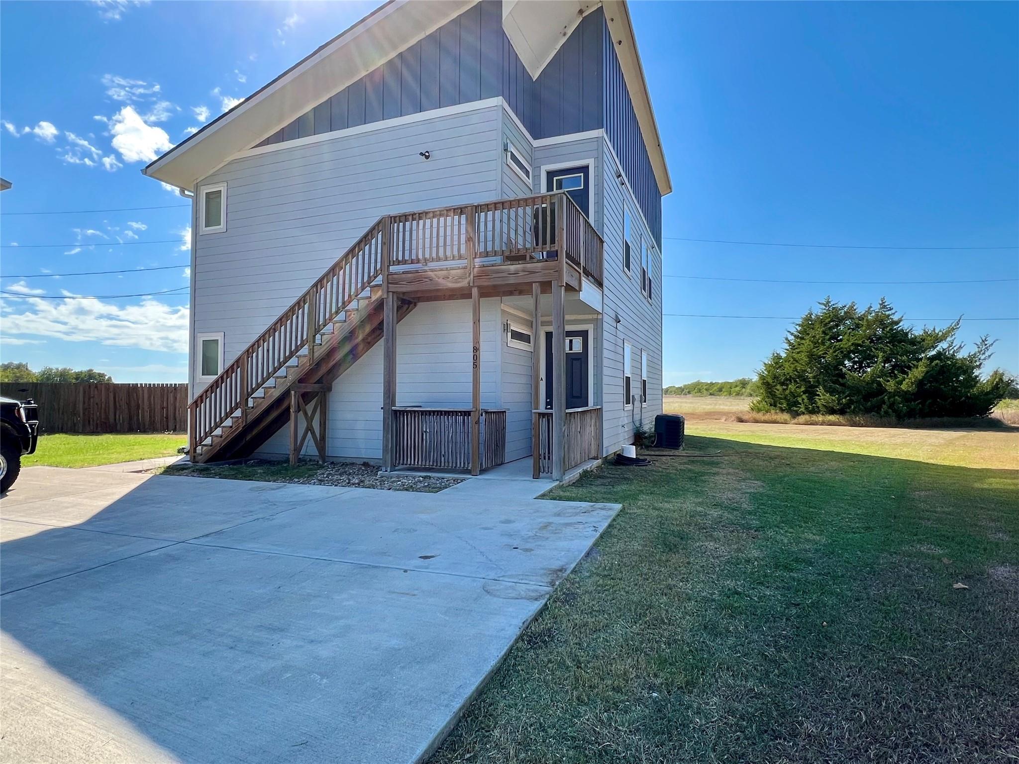 805 Hallie Cv # B, Lockhart, TX 78644