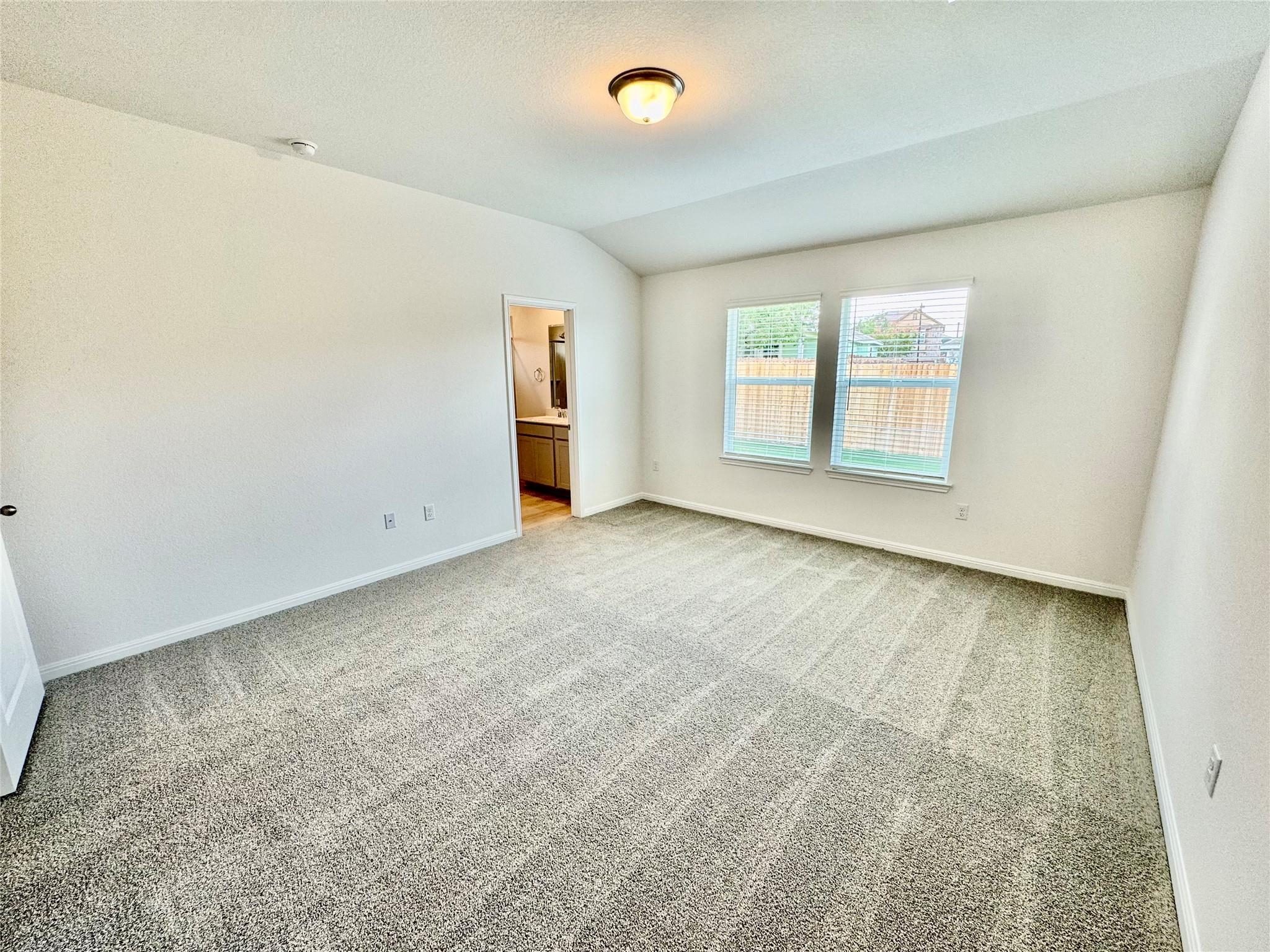 5009 Hazelnut Ln, Del Valle, TX 78617