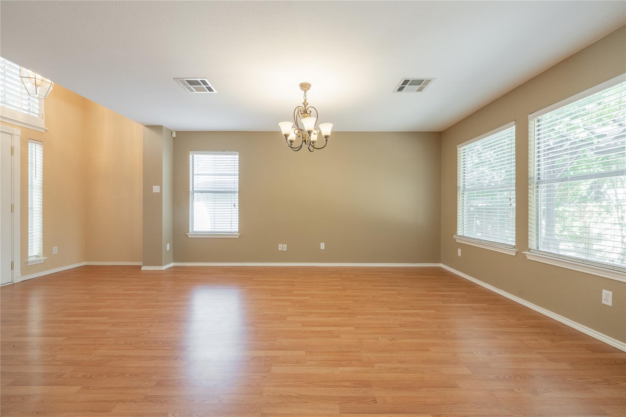 1518 Sundance Dr, Round Rock, TX 78665