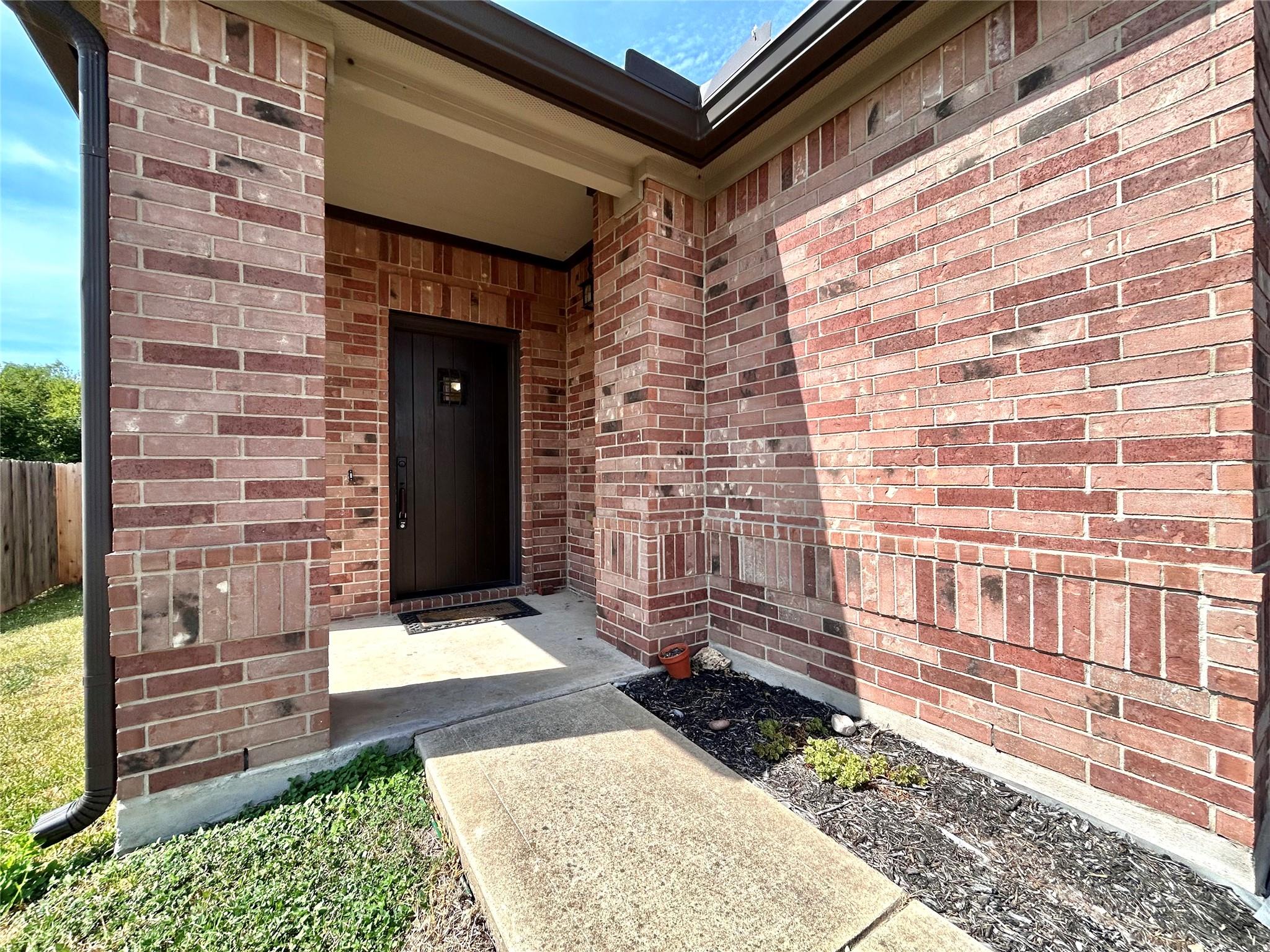 505 Willow Walk Dr, Pflugerville, TX 78660