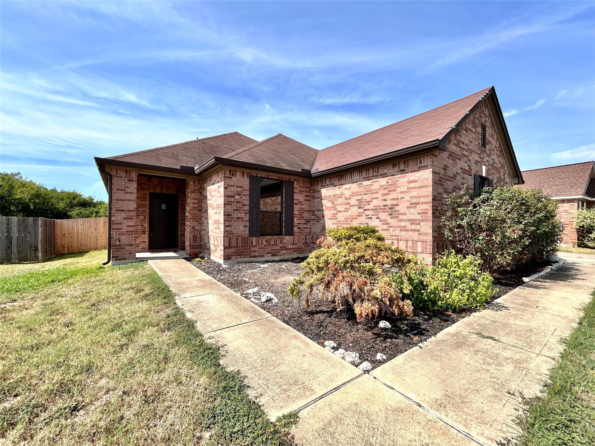 505 Willow Walk Dr, Pflugerville, TX 78660