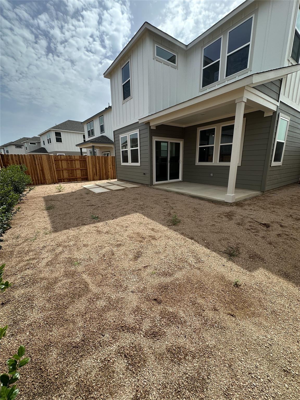 154 Kislingbury Ln, Kyle, TX 78640
