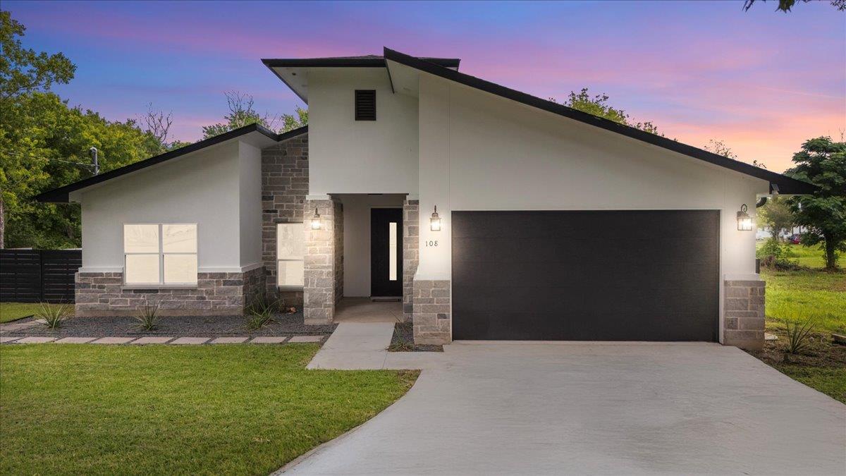 108 Bill St, Elgin, TX 78621