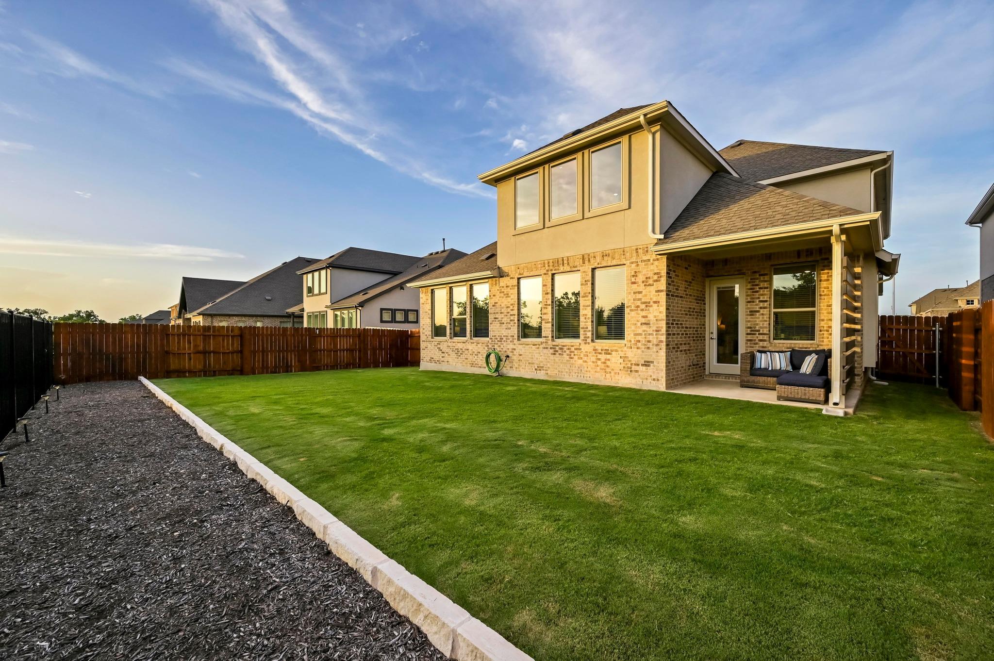 913 Landing Ln, Leander, TX 78641