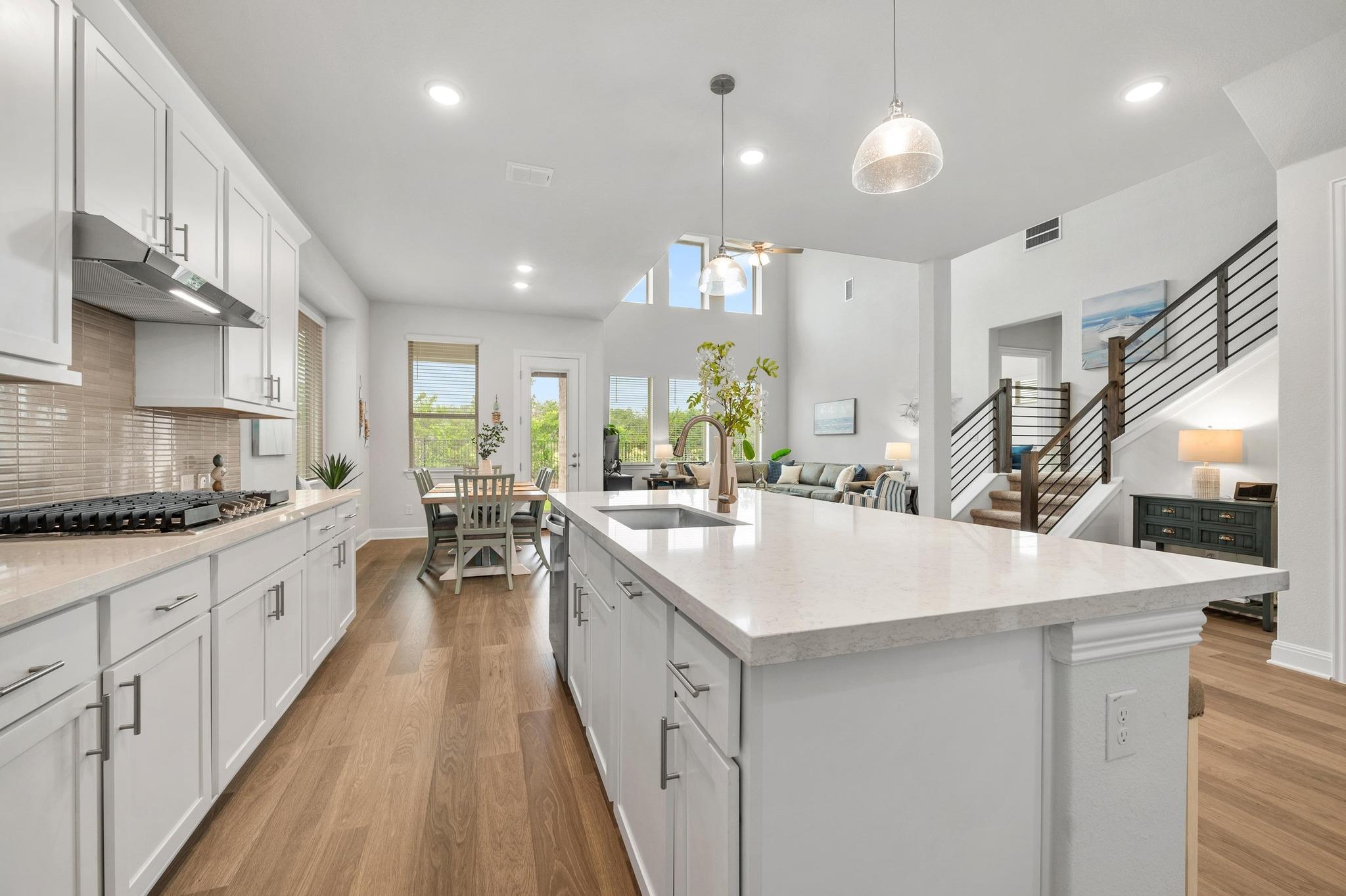 913 Landing Ln, Leander, TX 78641