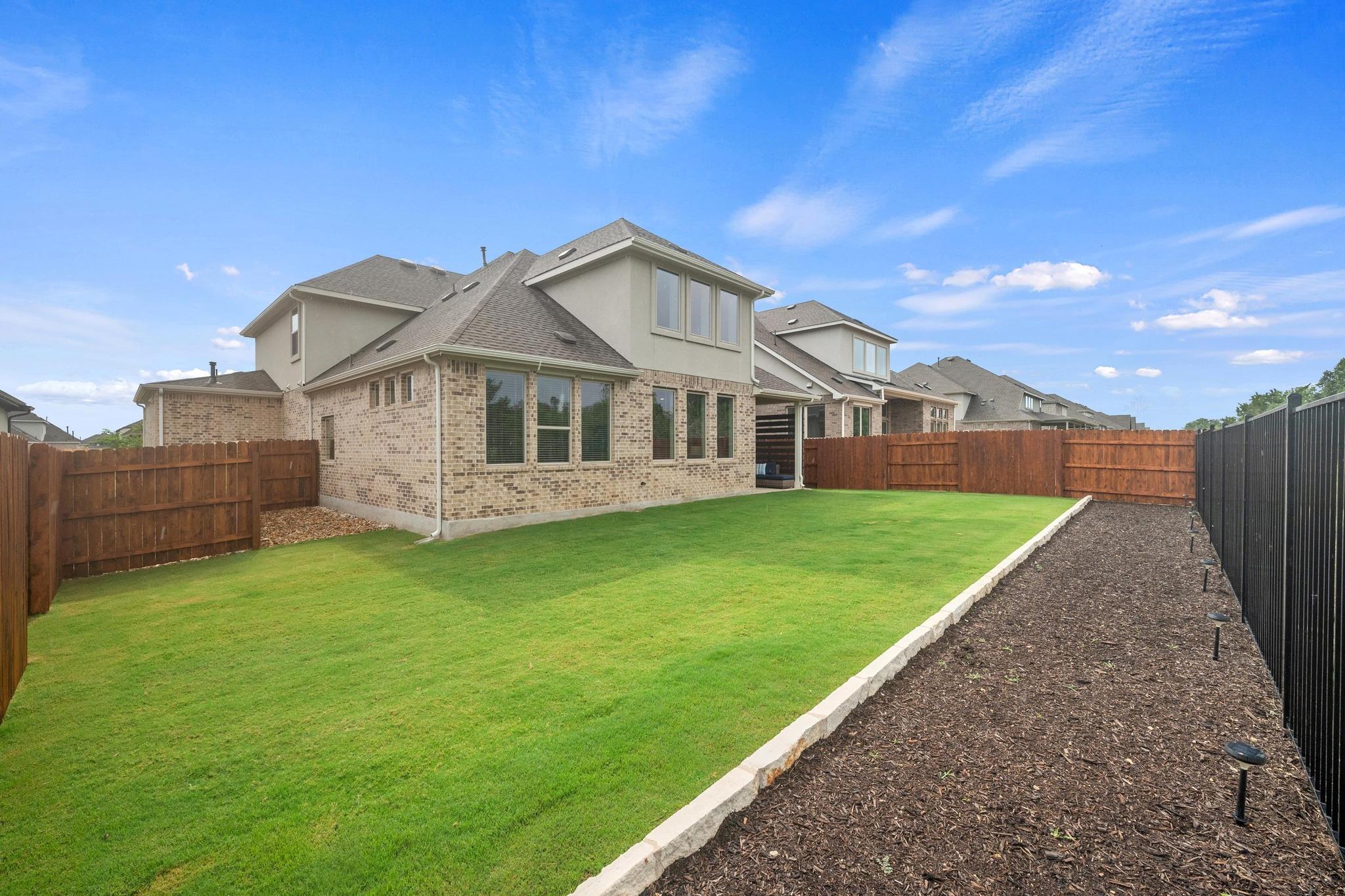 913 Landing Ln, Leander, TX 78641