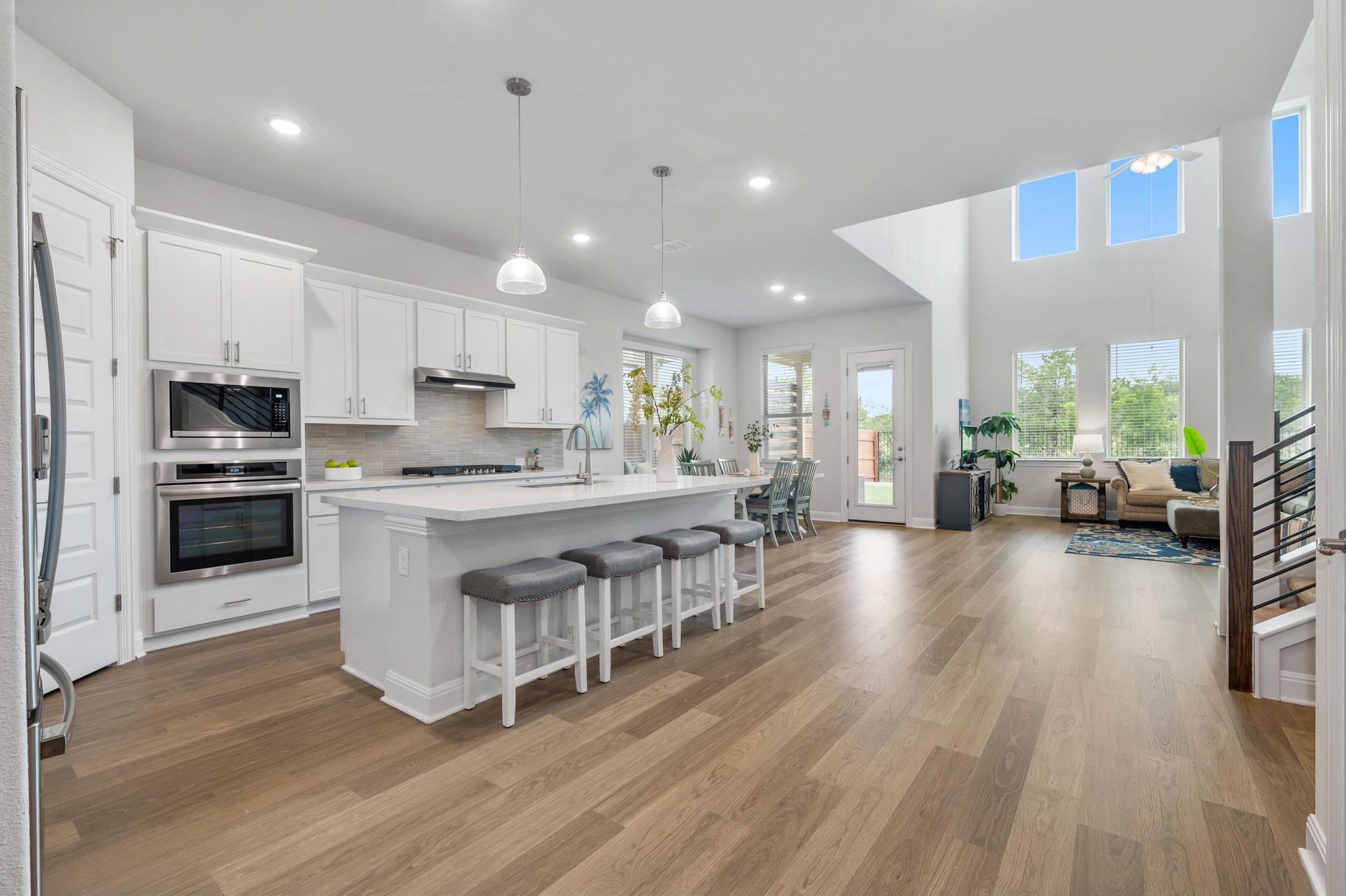 913 Landing Ln, Leander, TX 78641