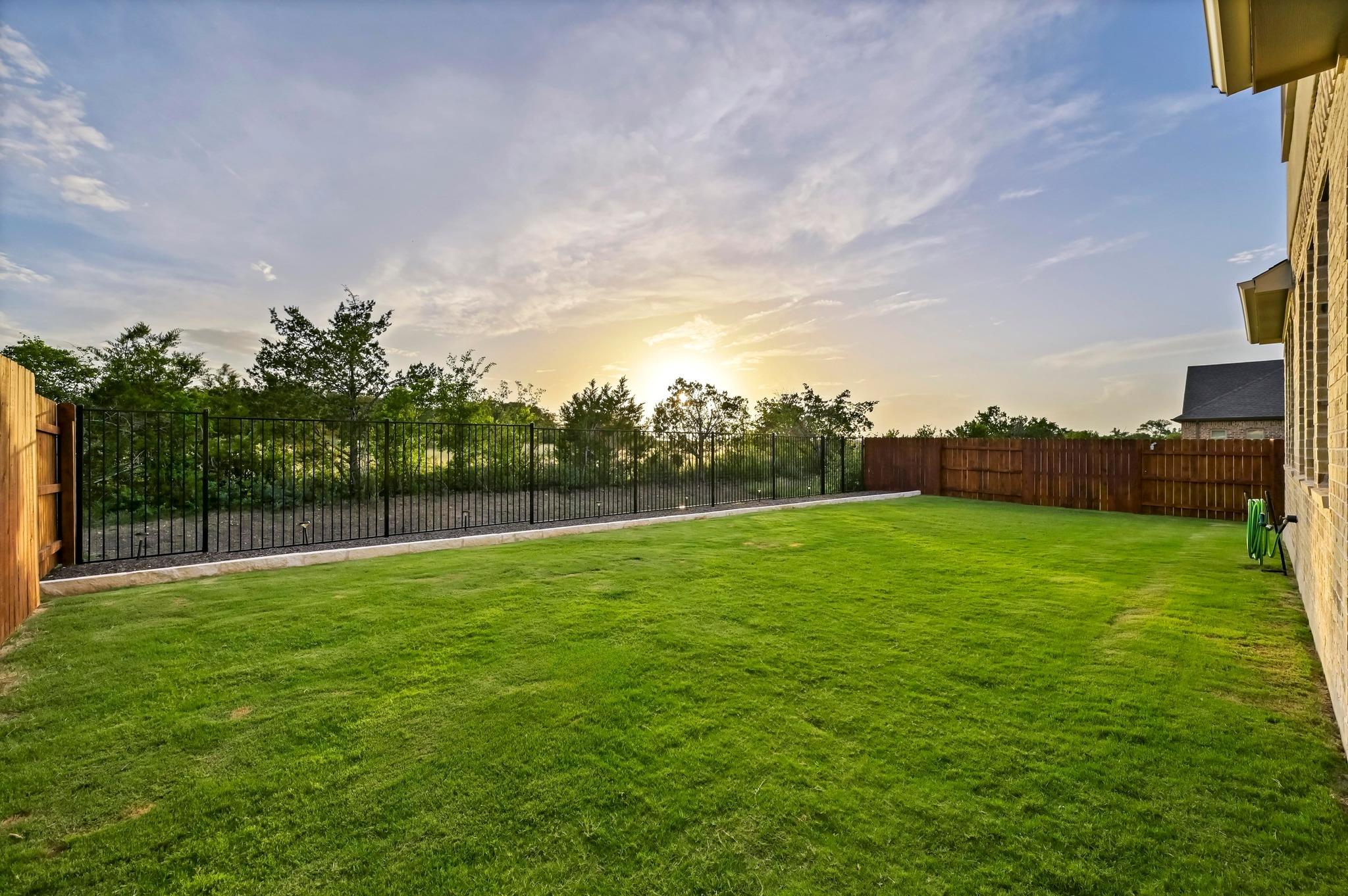 913 Landing Ln, Leander, TX 78641