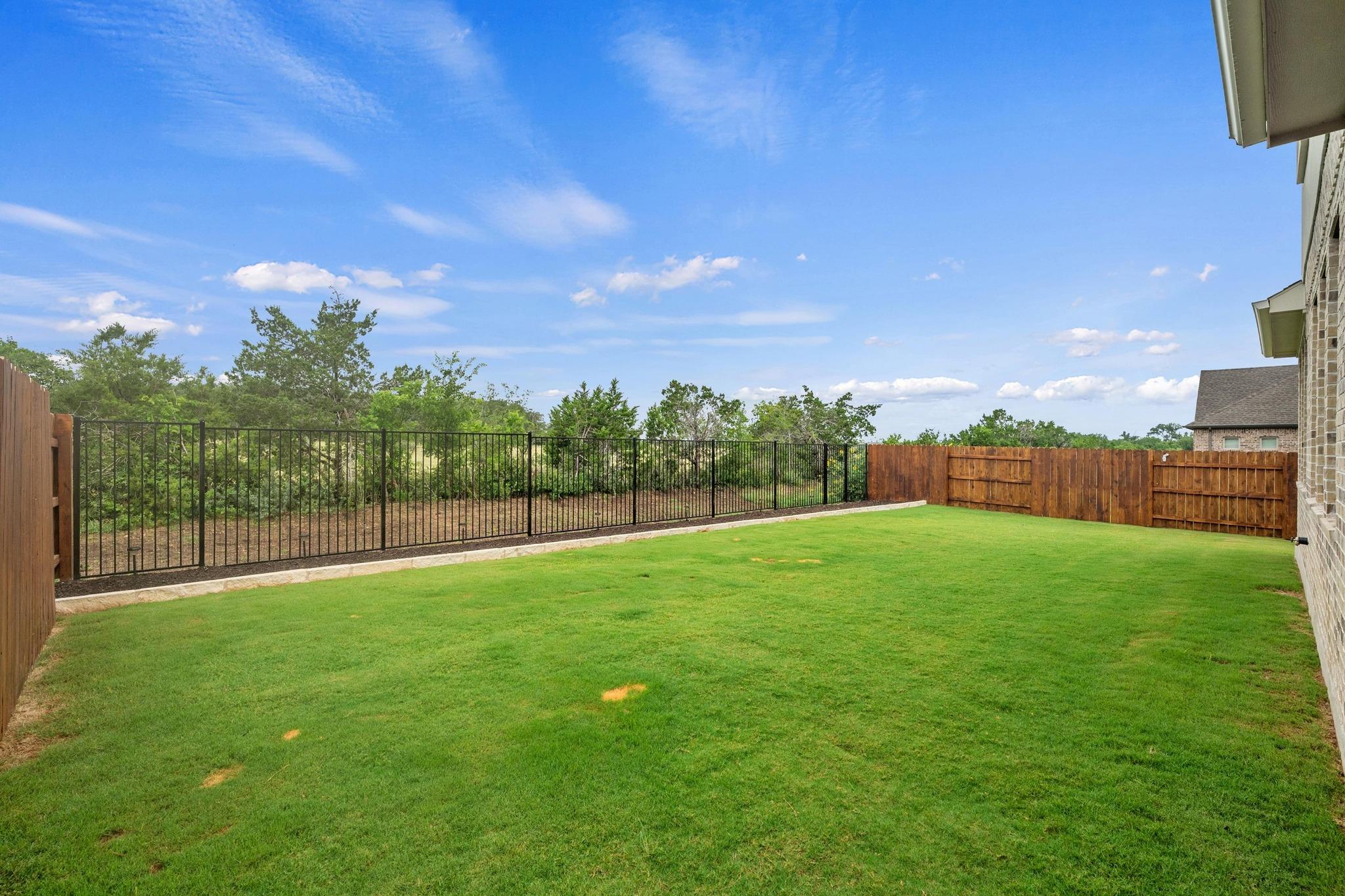 913 Landing Ln, Leander, TX 78641