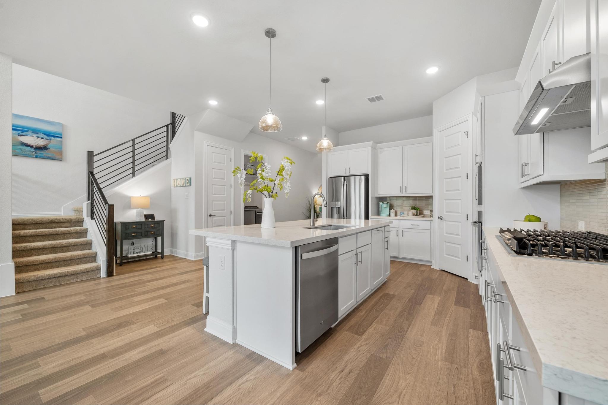 913 Landing Ln, Leander, TX 78641