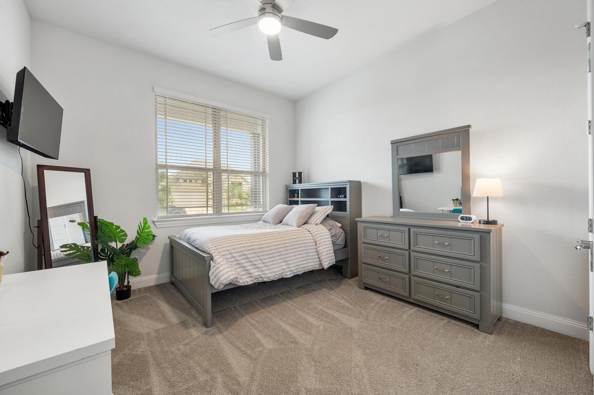 913 Landing Ln, Leander, TX 78641