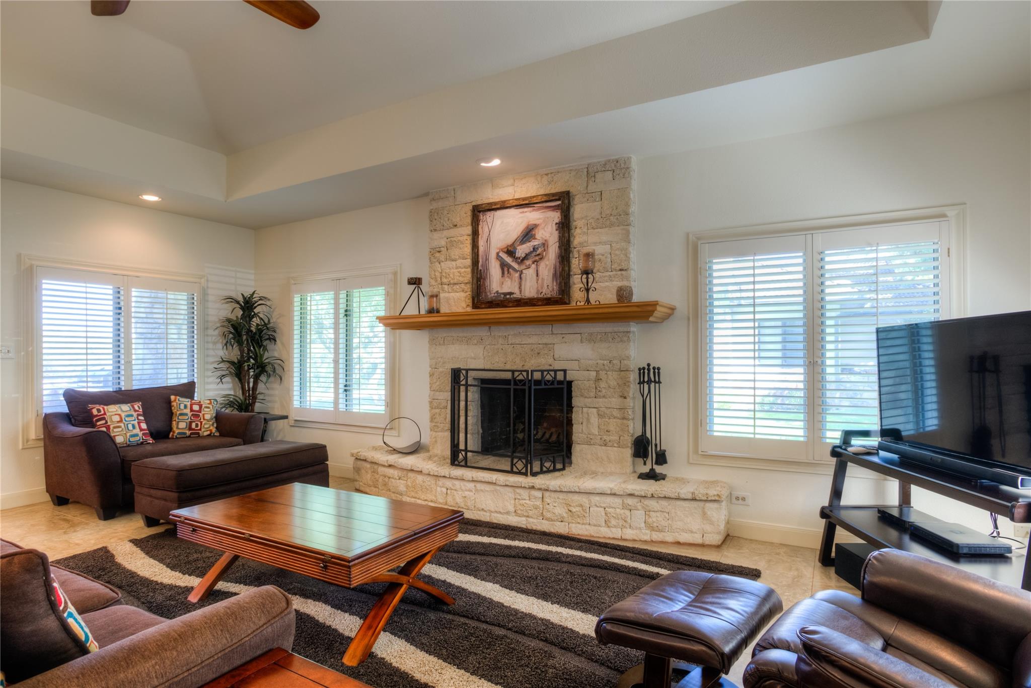 1924 Clubhouse Hill Dr # 25, Spicewood, TX 78669