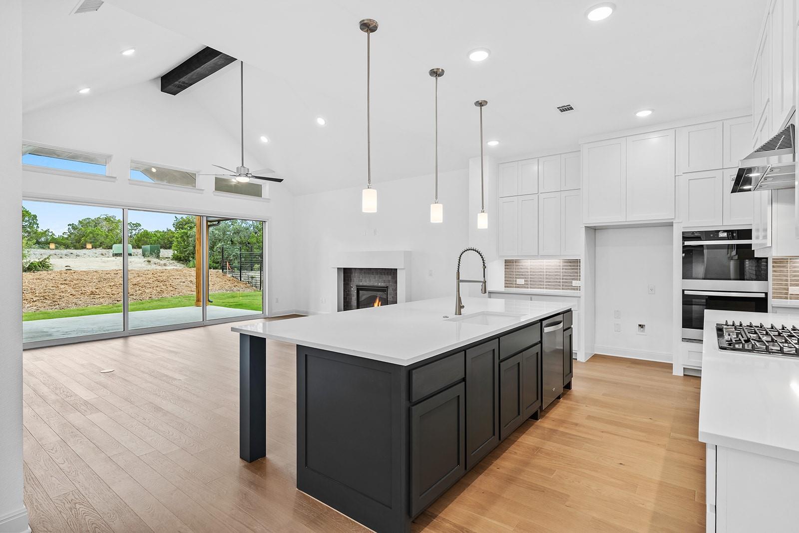 6808 Liberty Grotto Ct, Lago Vista, TX 78645