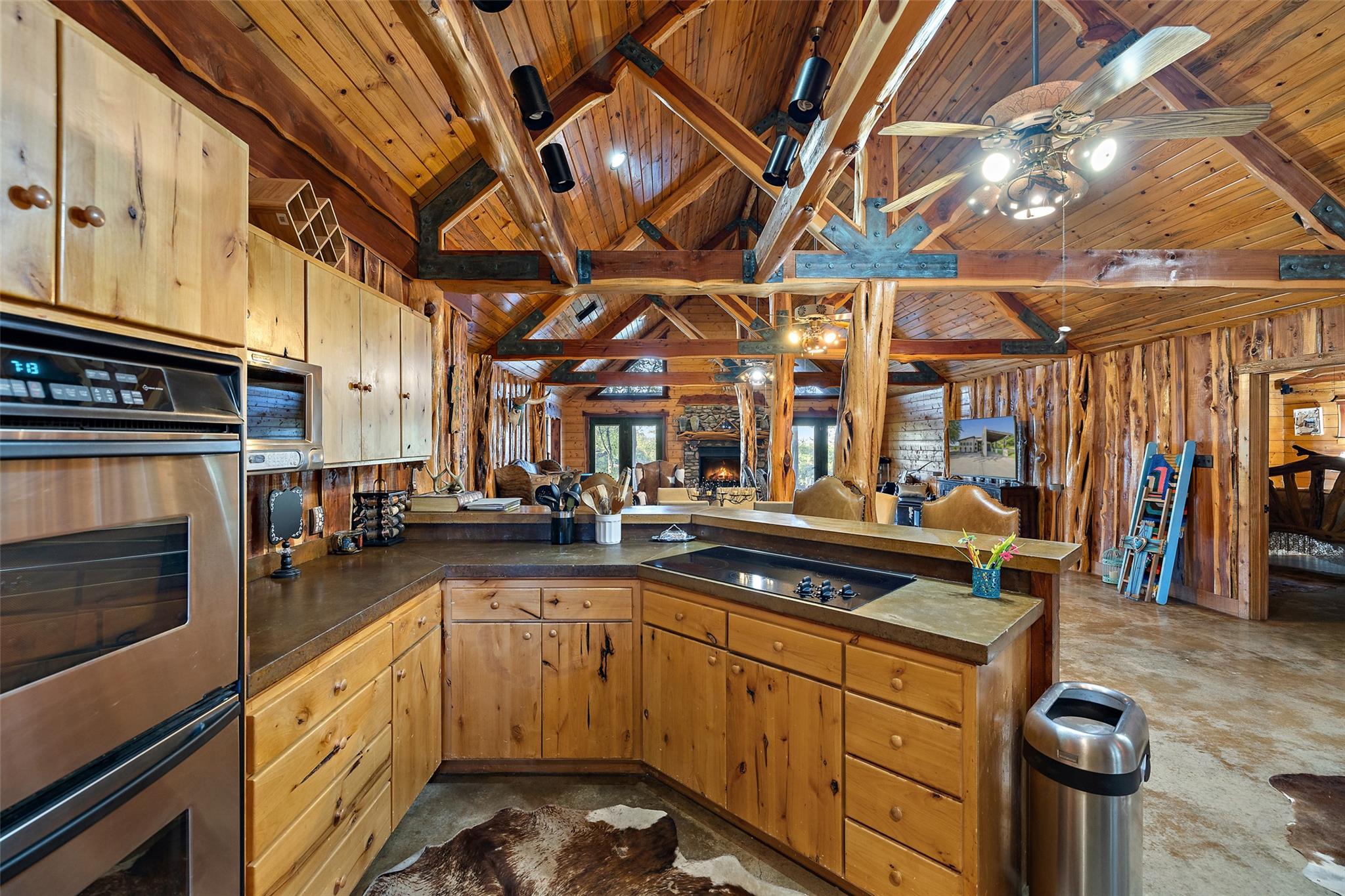 101 Rolling Hills Rd, Blanco, TX 78606