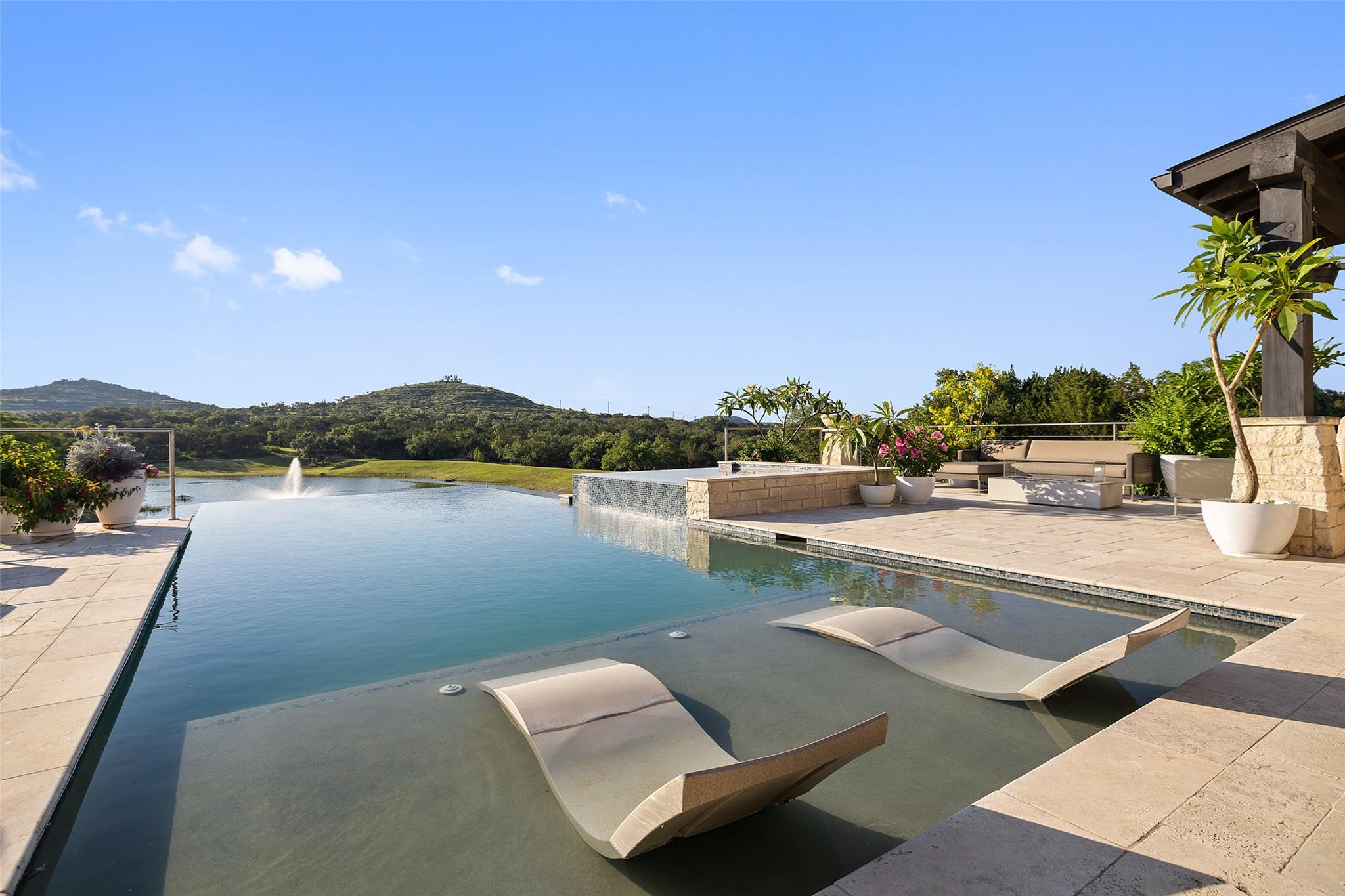 101 Rolling Hills Rd, Blanco, TX 78606