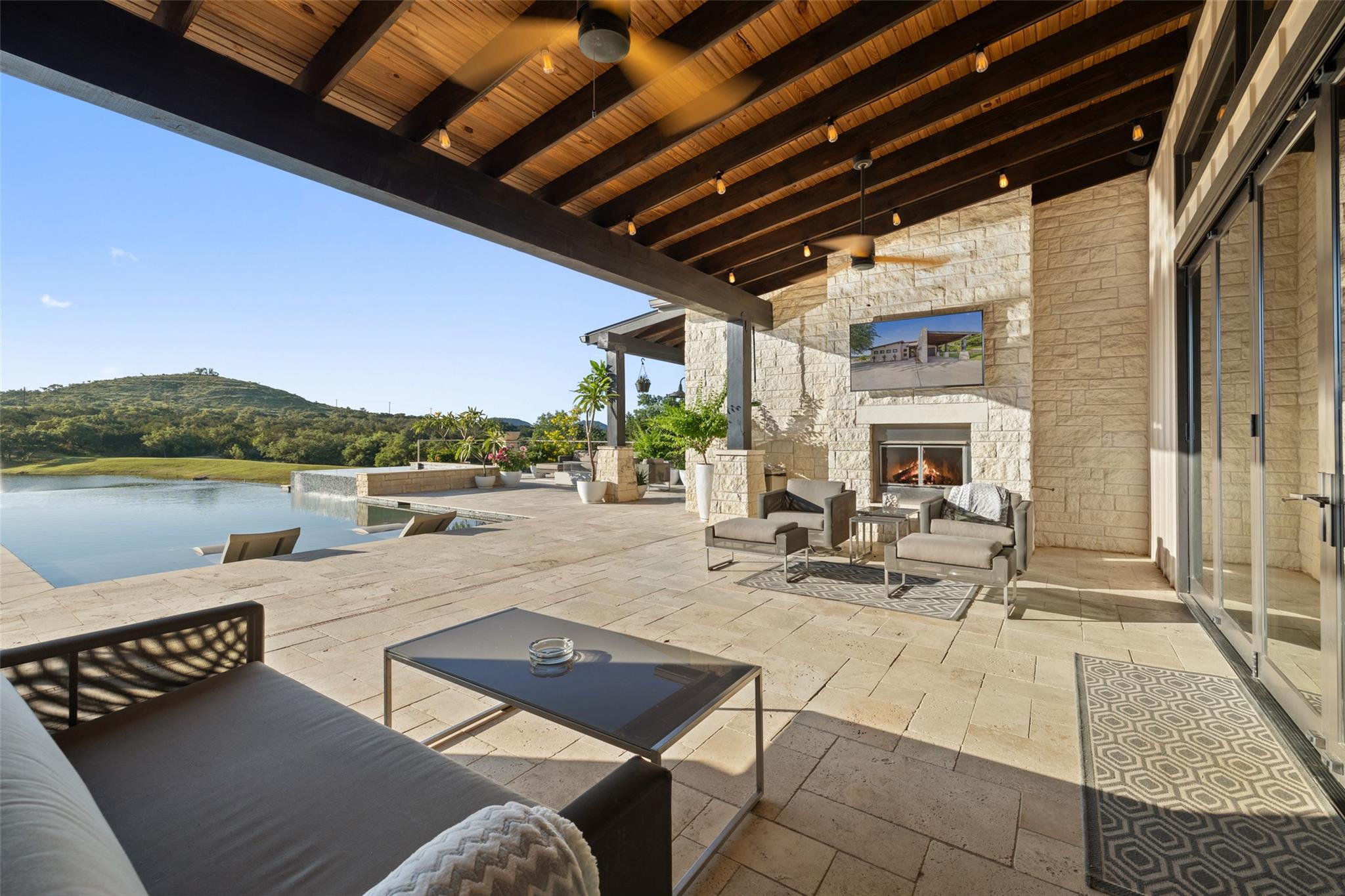 101 Rolling Hills Rd, Blanco, TX 78606