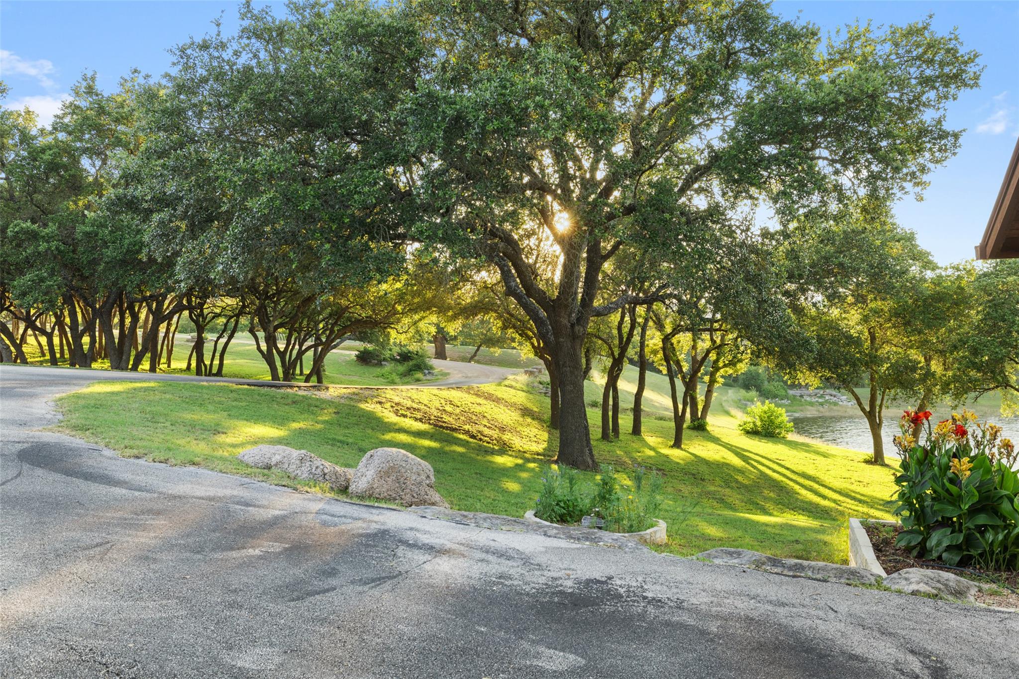 101 Rolling Hills Rd, Blanco, TX 78606