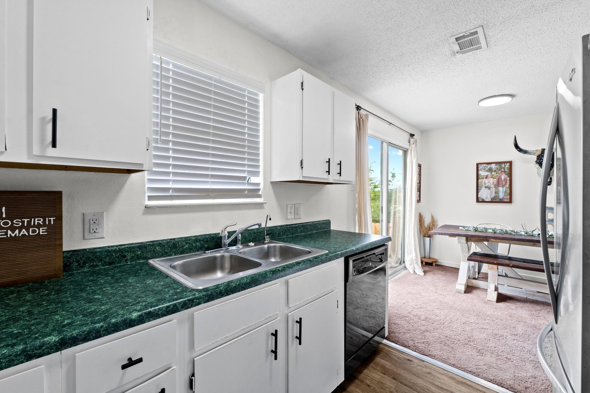 8104 Bronco Ln, Lago Vista, TX 78645