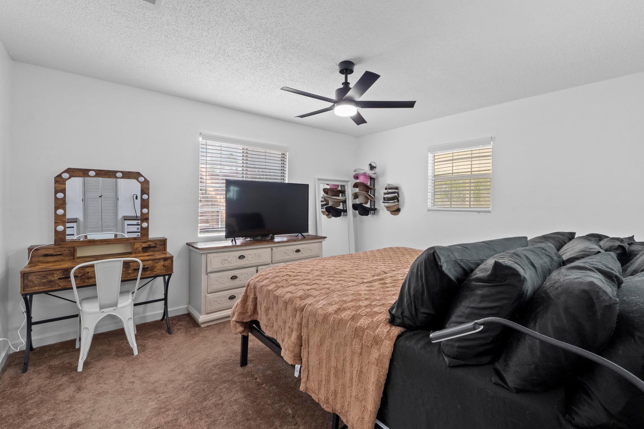 8104 Bronco Ln, Lago Vista, TX 78645