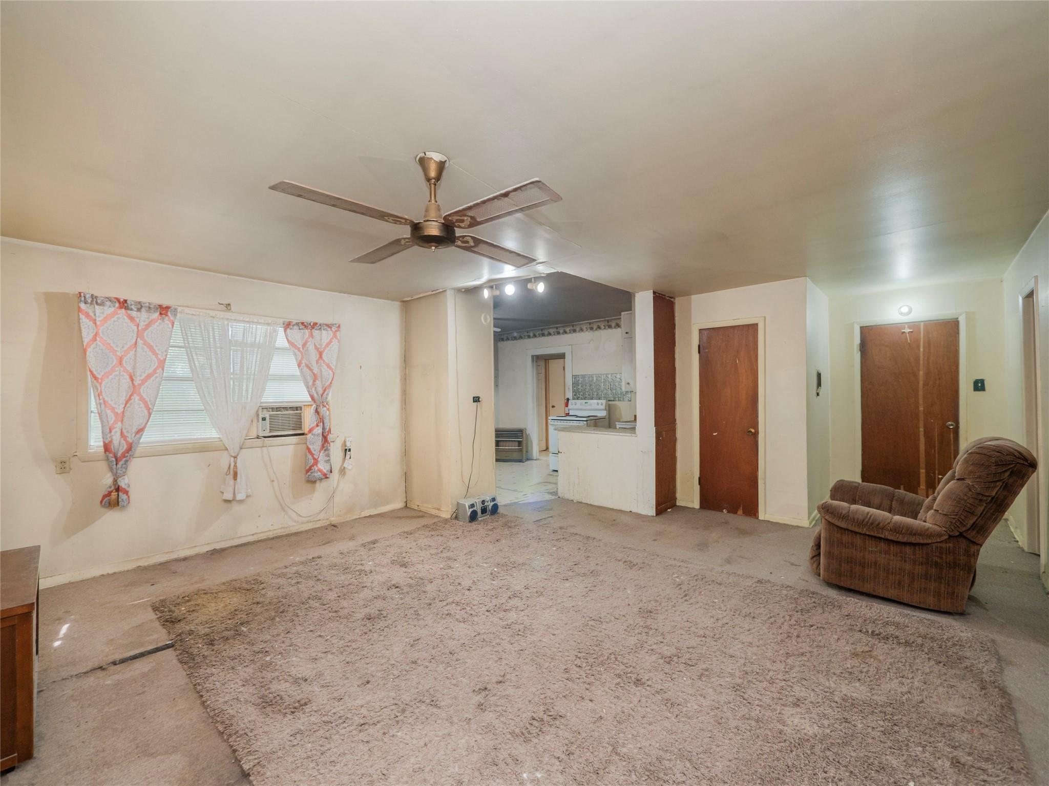 3104 S Main, Taylor, TX 76574