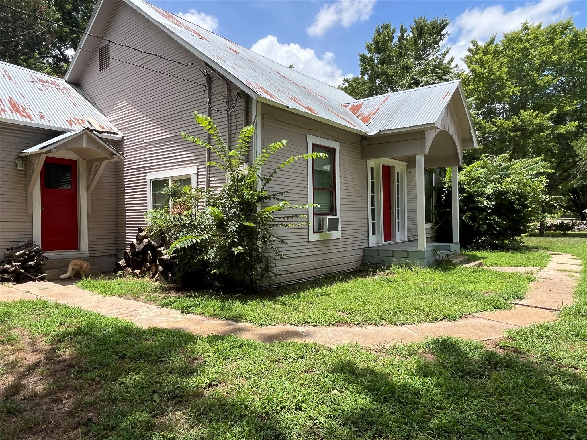 523 Old Highway 20, McDade, TX 78650