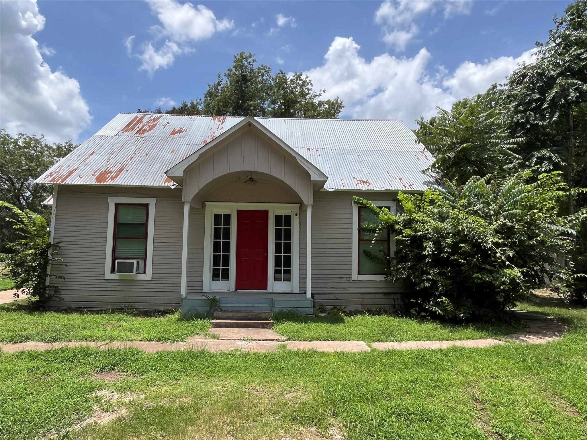 523 Old Highway 20, McDade, TX 78650