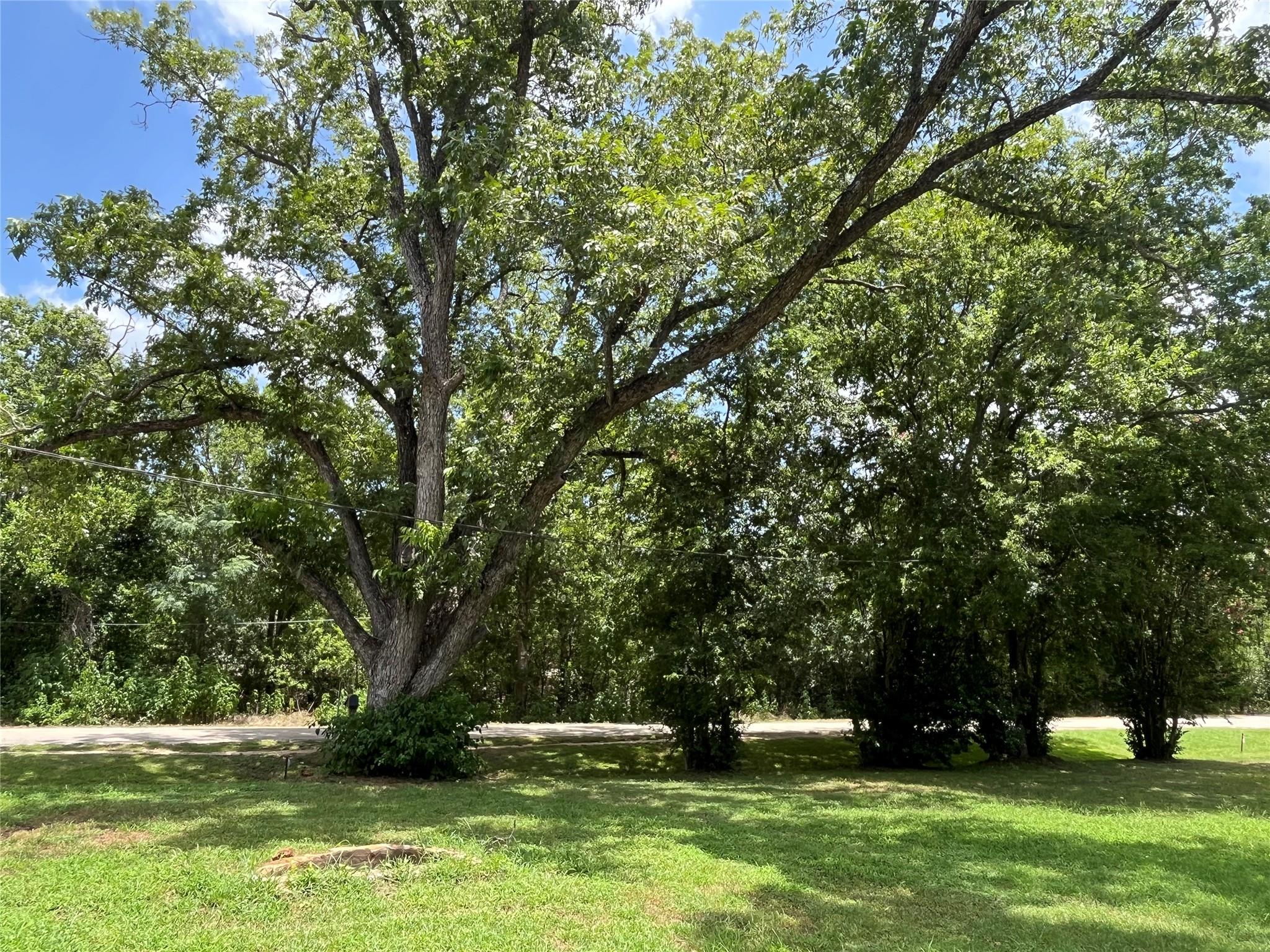 523 Old Highway 20, McDade, TX 78650