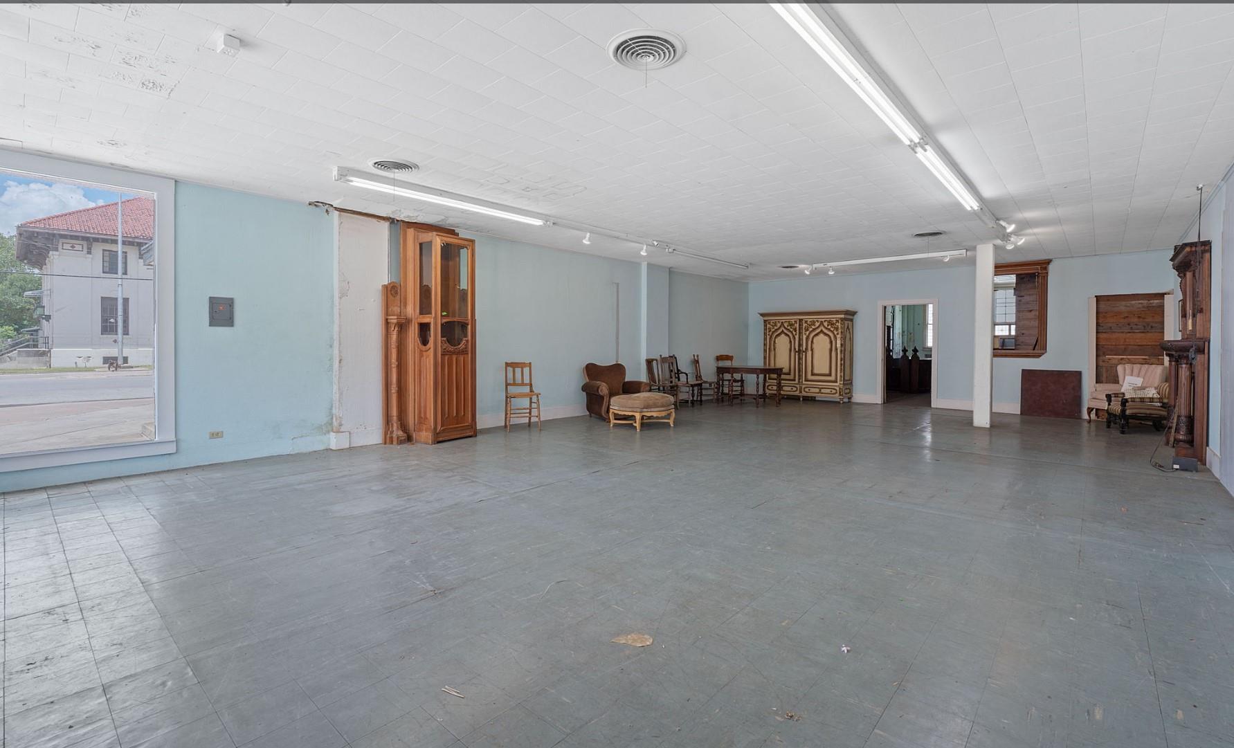 409 Saint Francis St, Gonzales, TX 78629