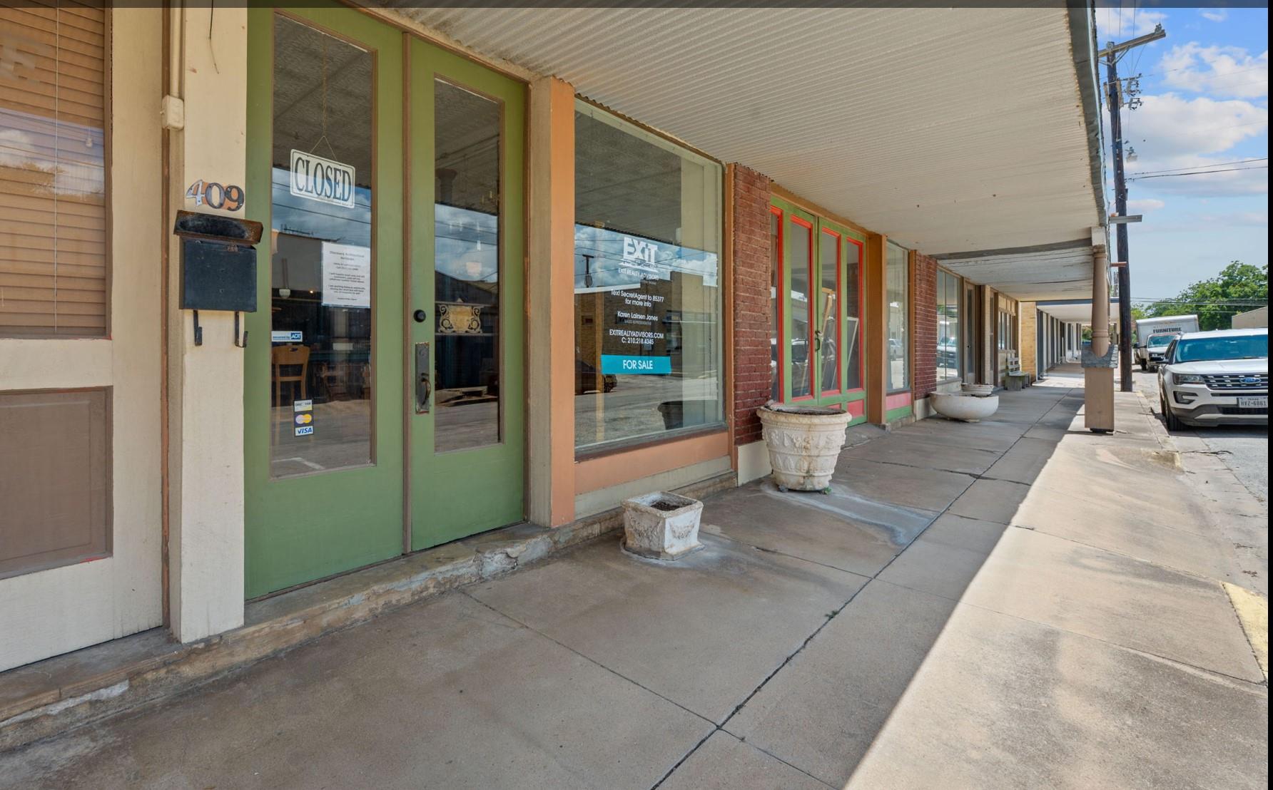 409 Saint Francis St, Gonzales, TX 78629