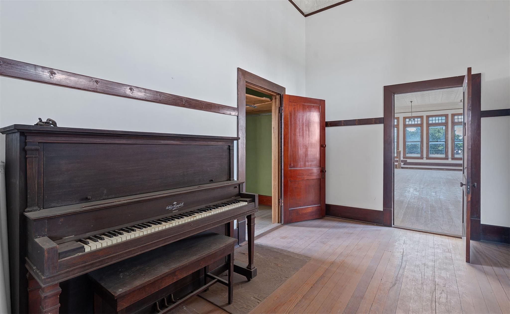 409 Saint Francis St, Gonzales, TX 78629