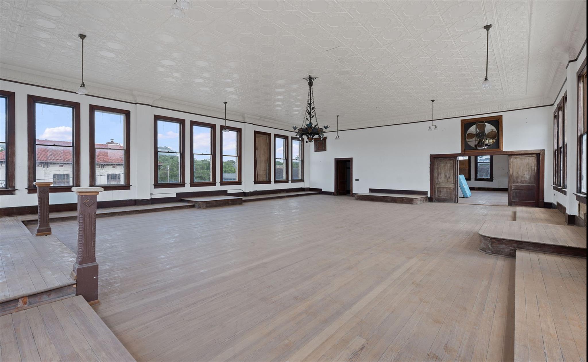 409 Saint Francis St, Gonzales, TX 78629