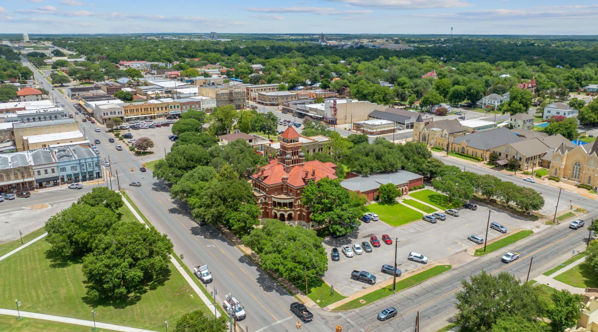 409 Saint Francis St, Gonzales, TX 78629