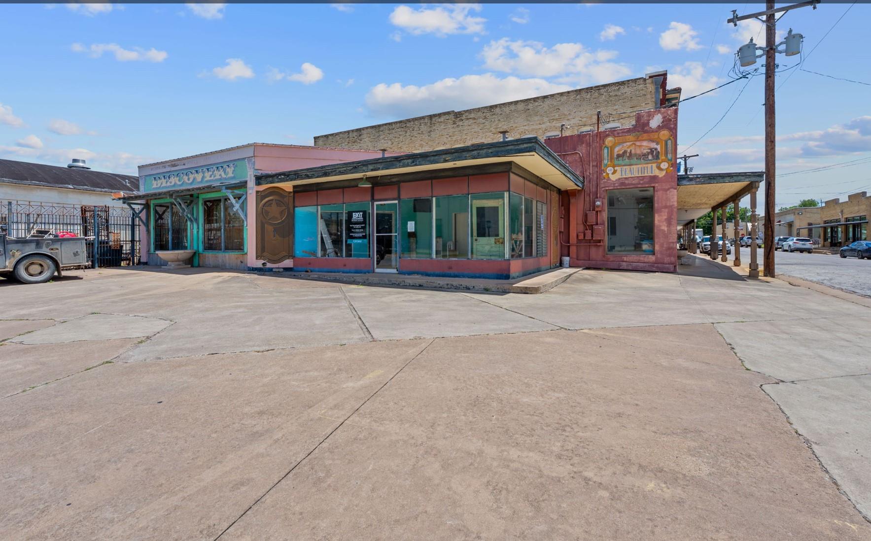 409 Saint Francis St, Gonzales, TX 78629