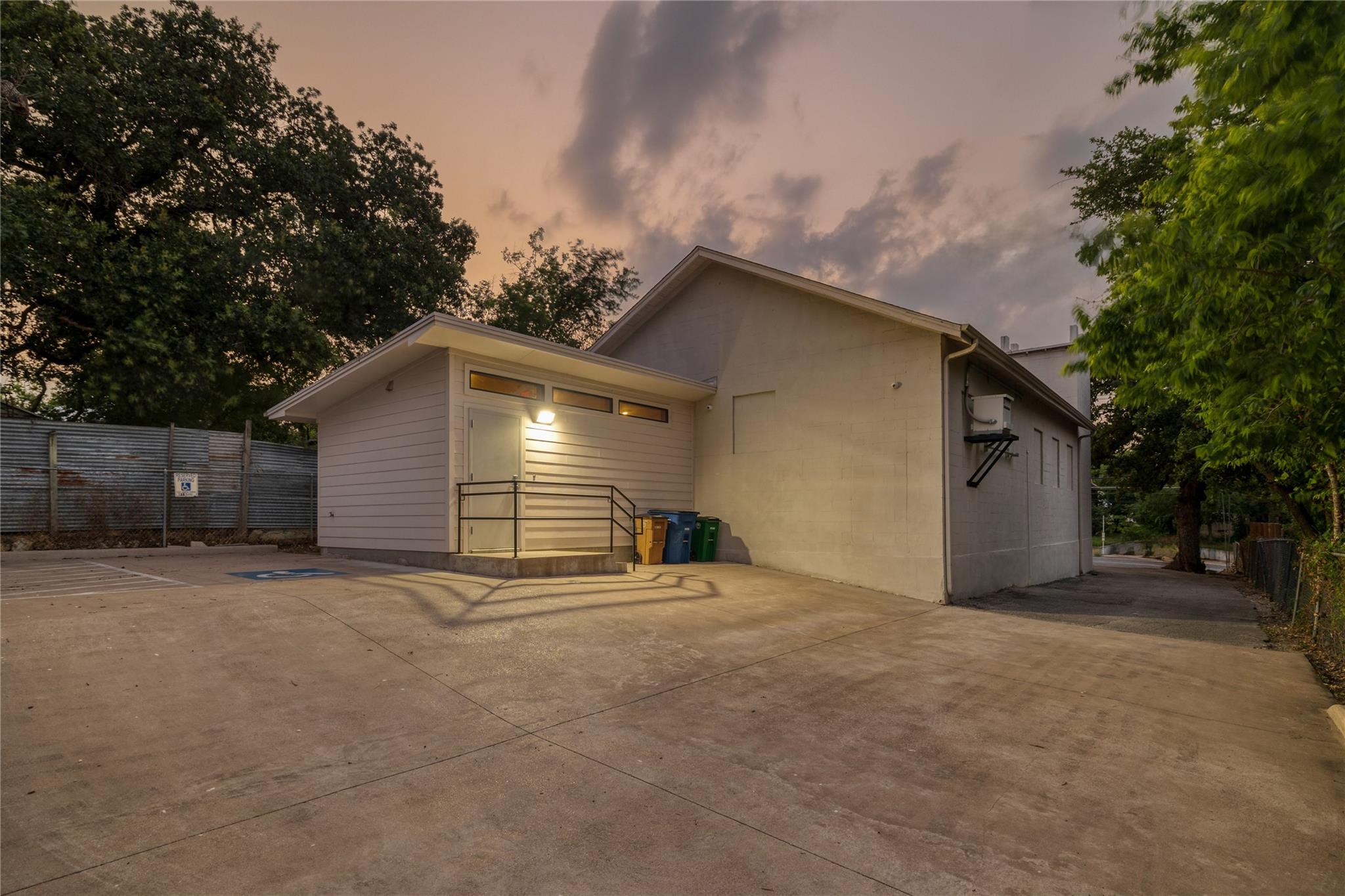 2205 E 12th St, Austin, TX 78702