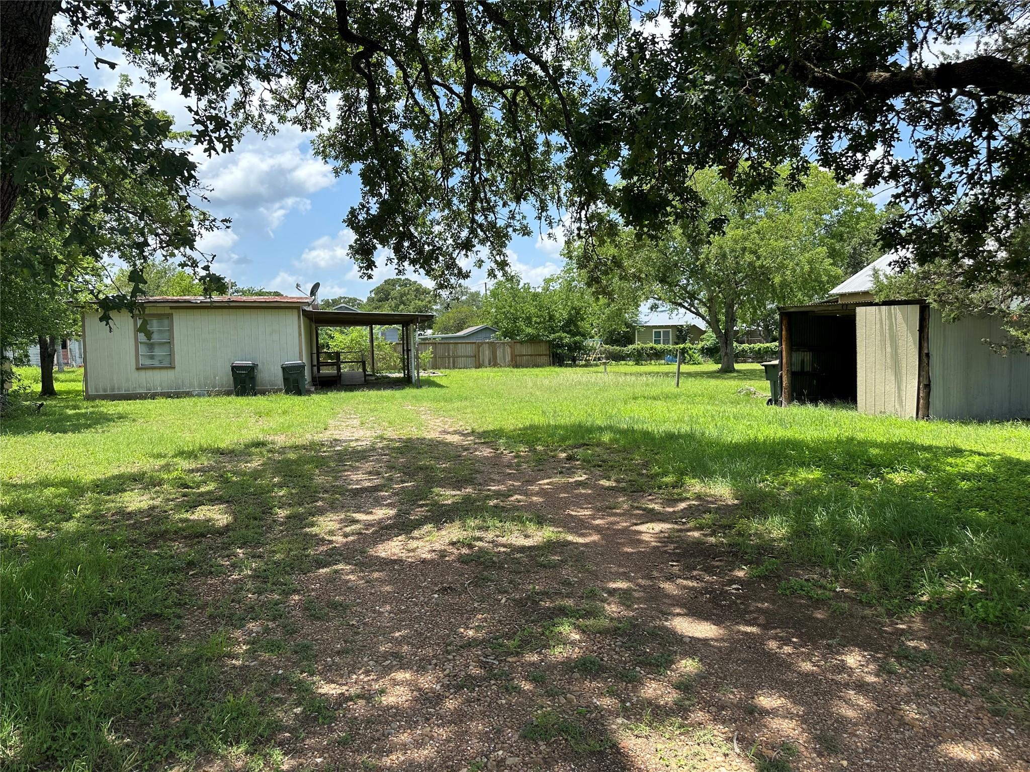 639 N Manse Ave, Giddings, TX 78942