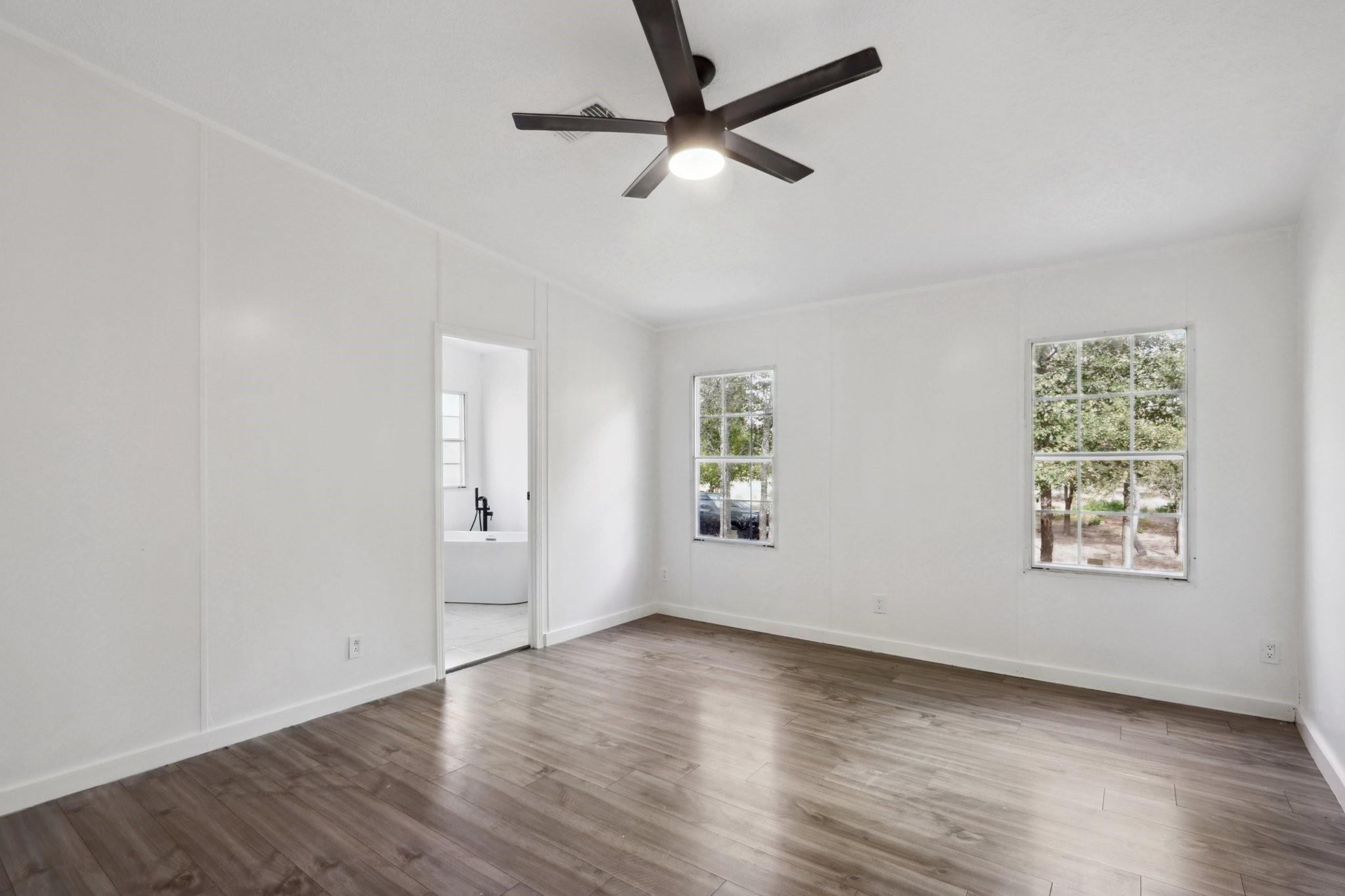 462 Texas Oak Dr, Cedar Creek, TX 78612