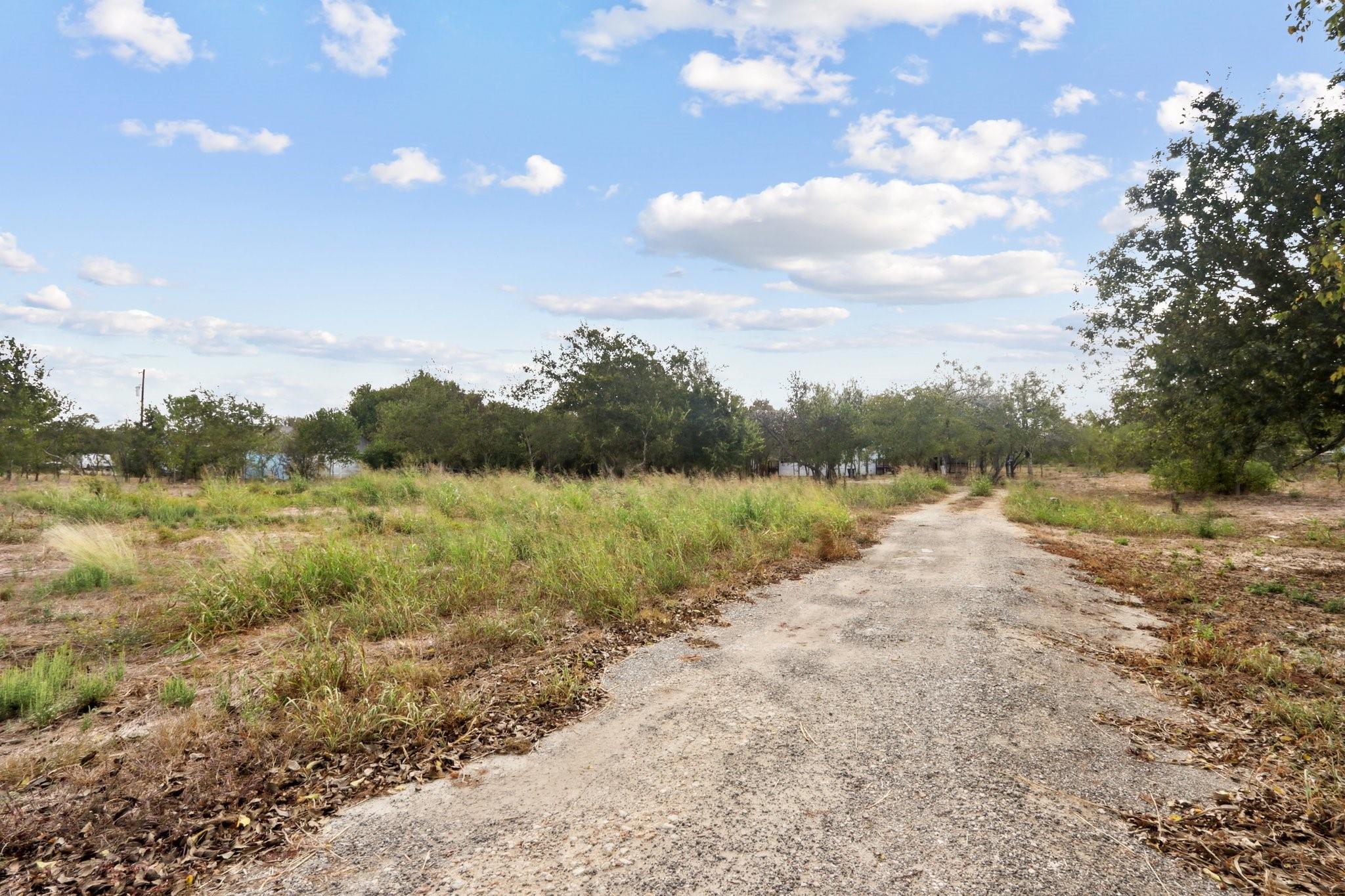 462 Texas Oak Dr, Cedar Creek, TX 78612