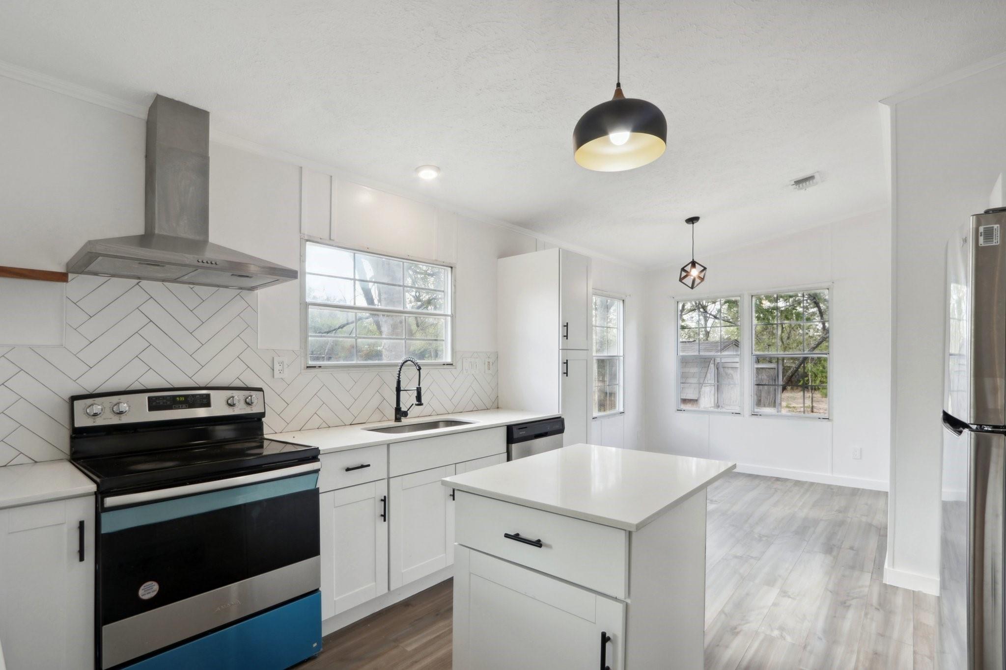 462 Texas Oak Dr, Cedar Creek, TX 78612