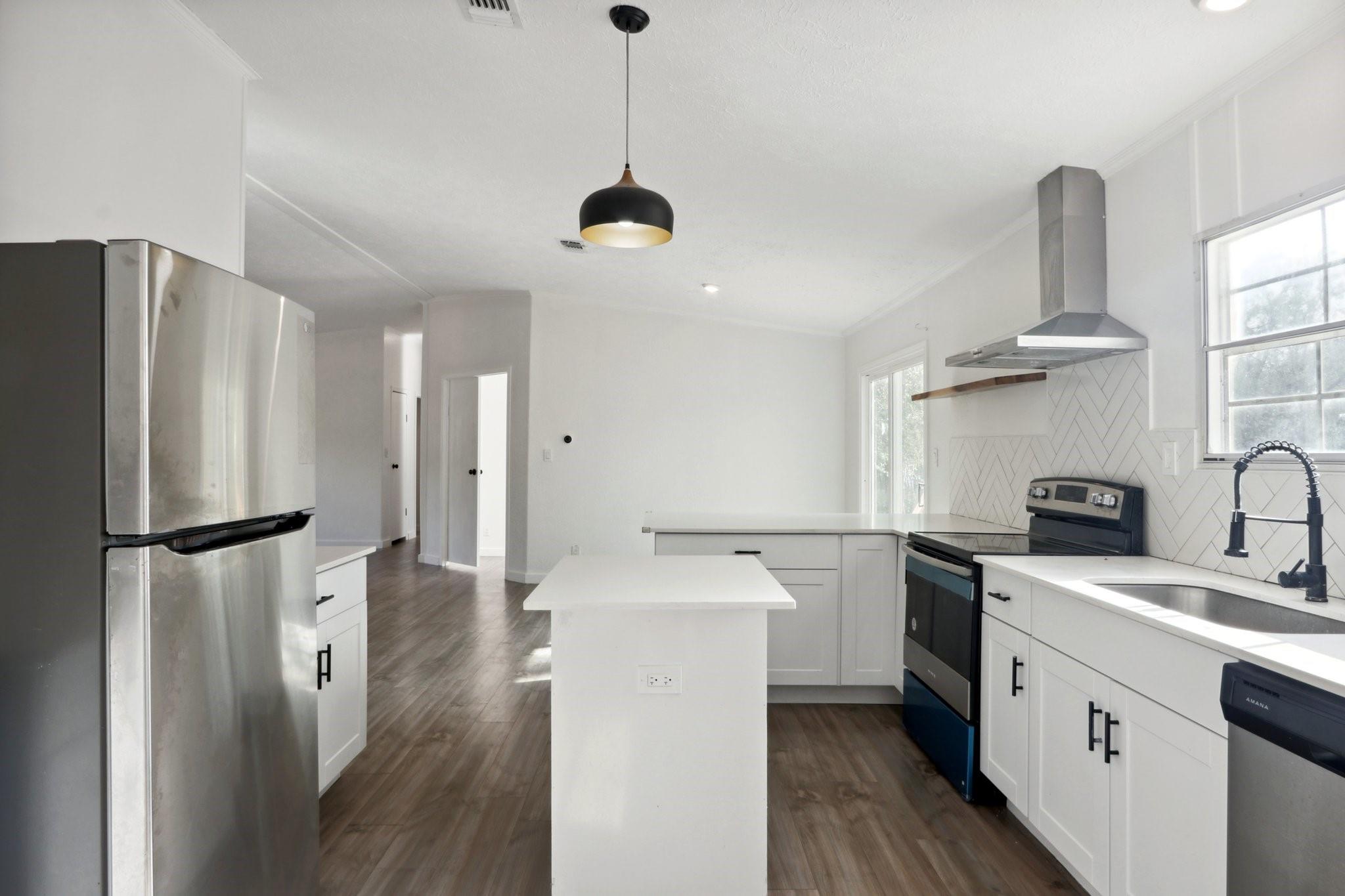 462 Texas Oak Dr, Cedar Creek, TX 78612