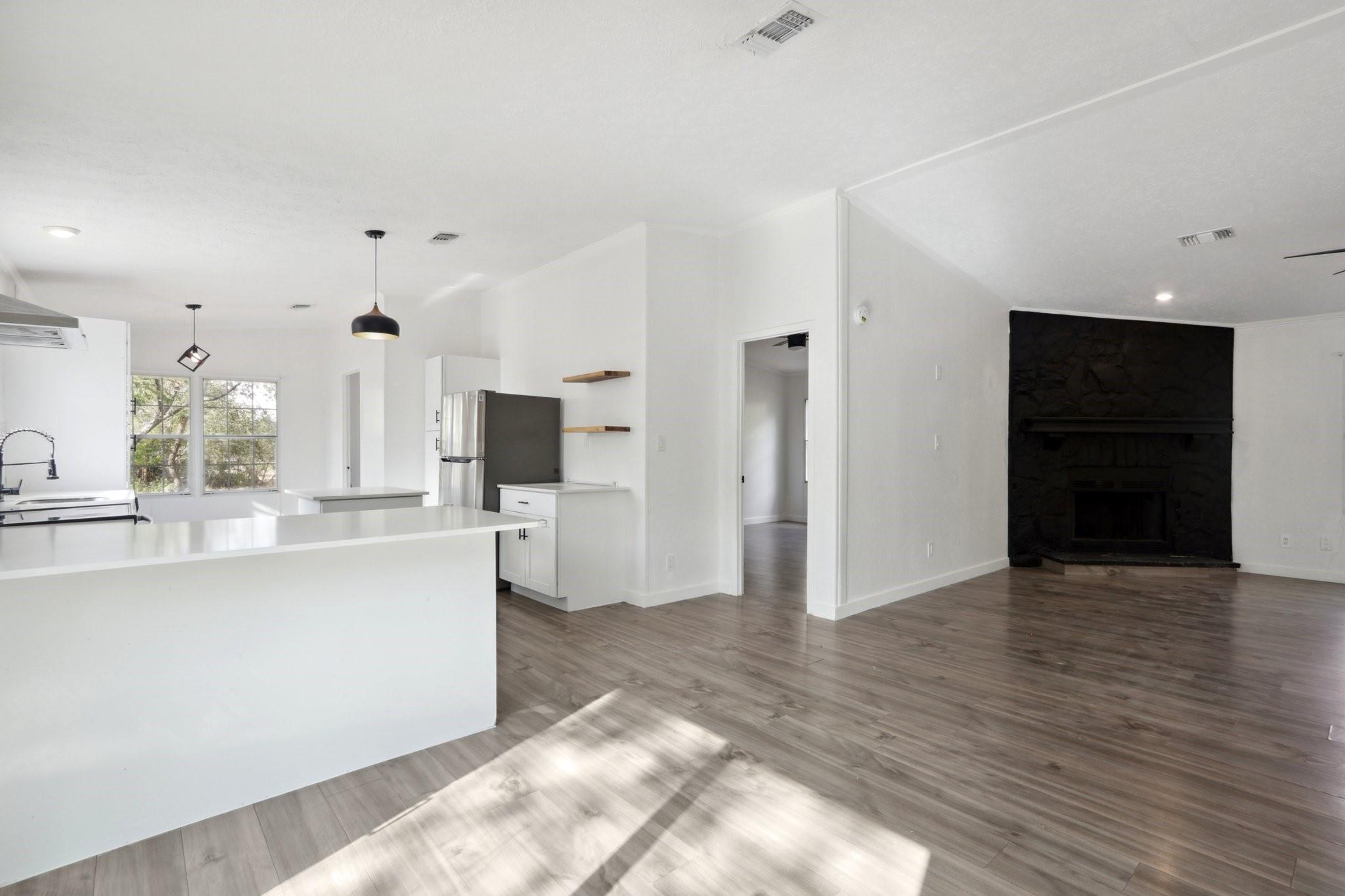 462 Texas Oak Dr, Cedar Creek, TX 78612