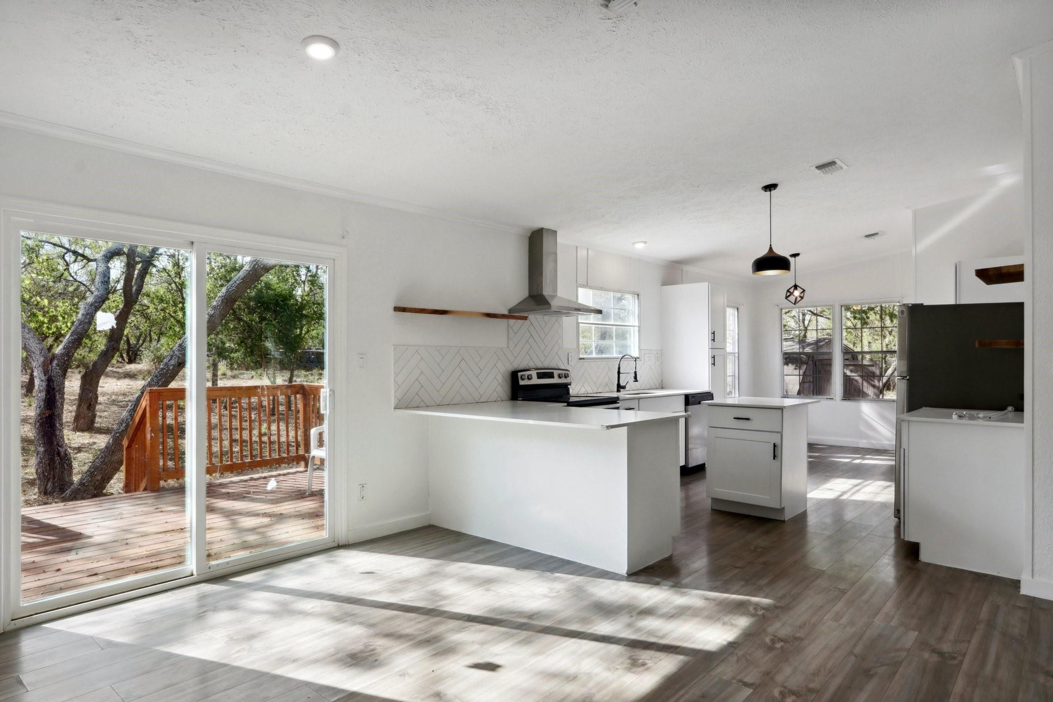 462 Texas Oak Dr, Cedar Creek, TX 78612